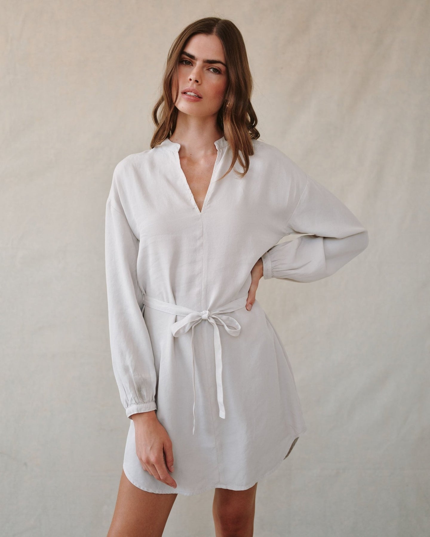 Bella DahlLong Sleeve Belted Mini Dress - Ivory StoneDresses