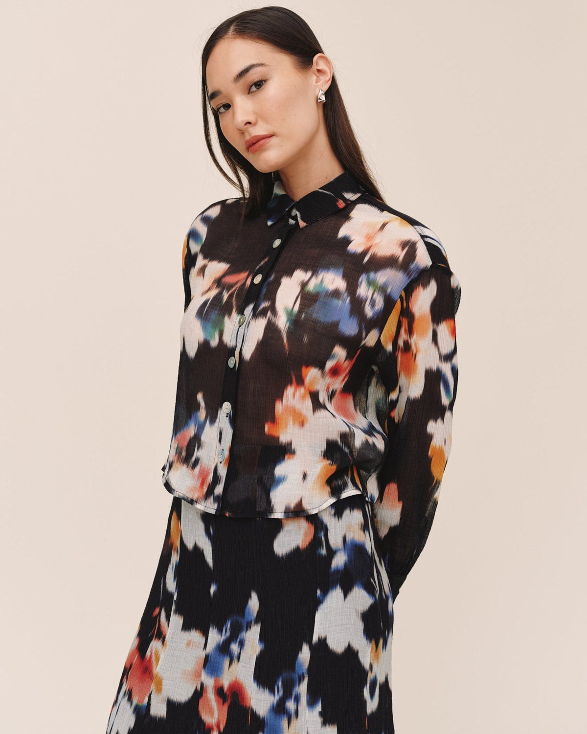 Bella DahlLong Sleeve Boxy Crop Shirt - Blurred Bloom PrintTops