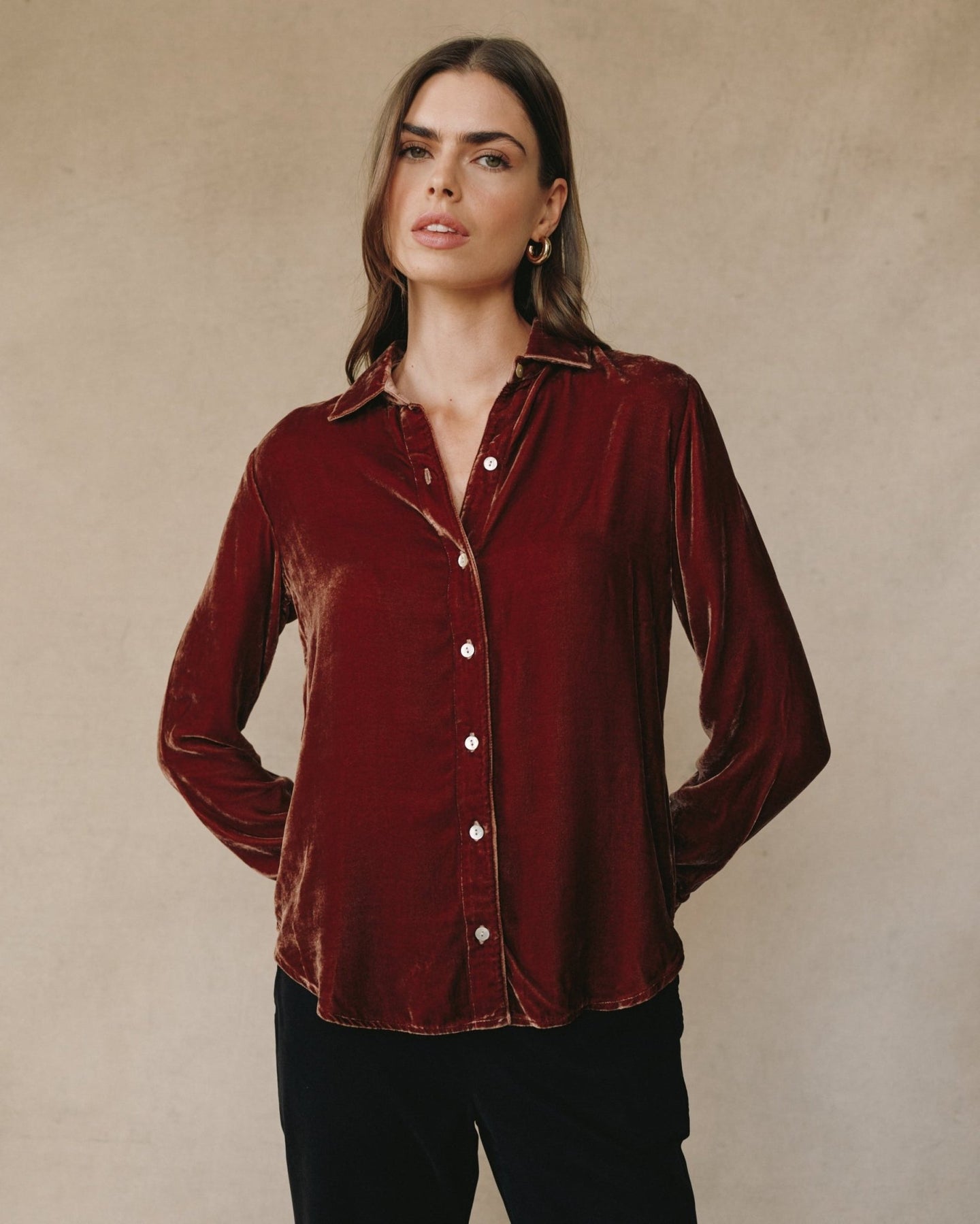 Bella DahlLong Sleeve Classic Shirt - Amber HoneyTops