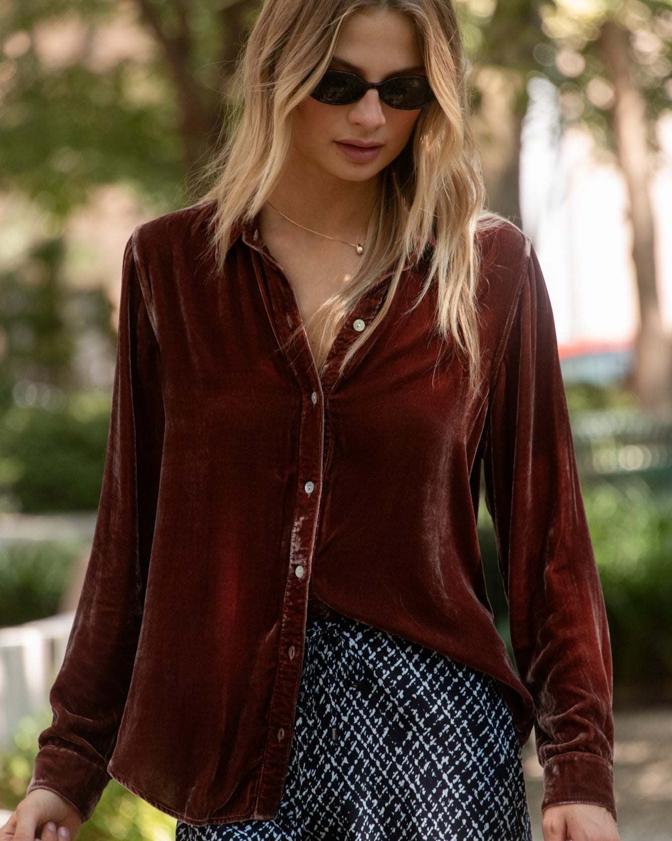 Bella DahlLong Sleeve Classic Shirt - Amber HoneyTops