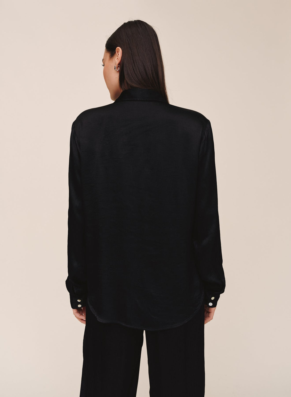 Bella DahlLong Sleeve Clean Button Down Shirt - BlackTops