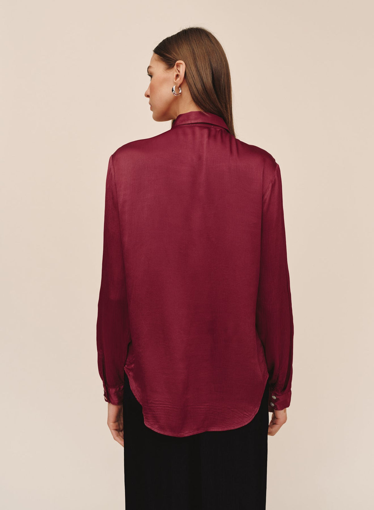 Bella DahlLong Sleeve Clean Button Down Shirt - BordeauxTops