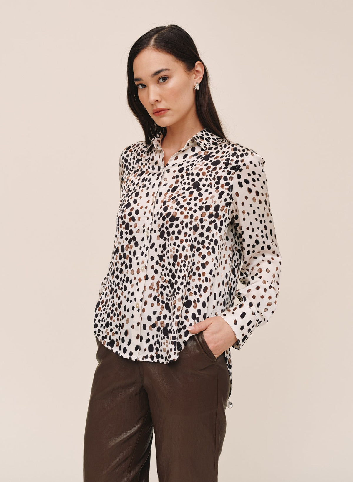Bella DahlLong Sleeve Clean Shirt - Painted Spots PrintTops