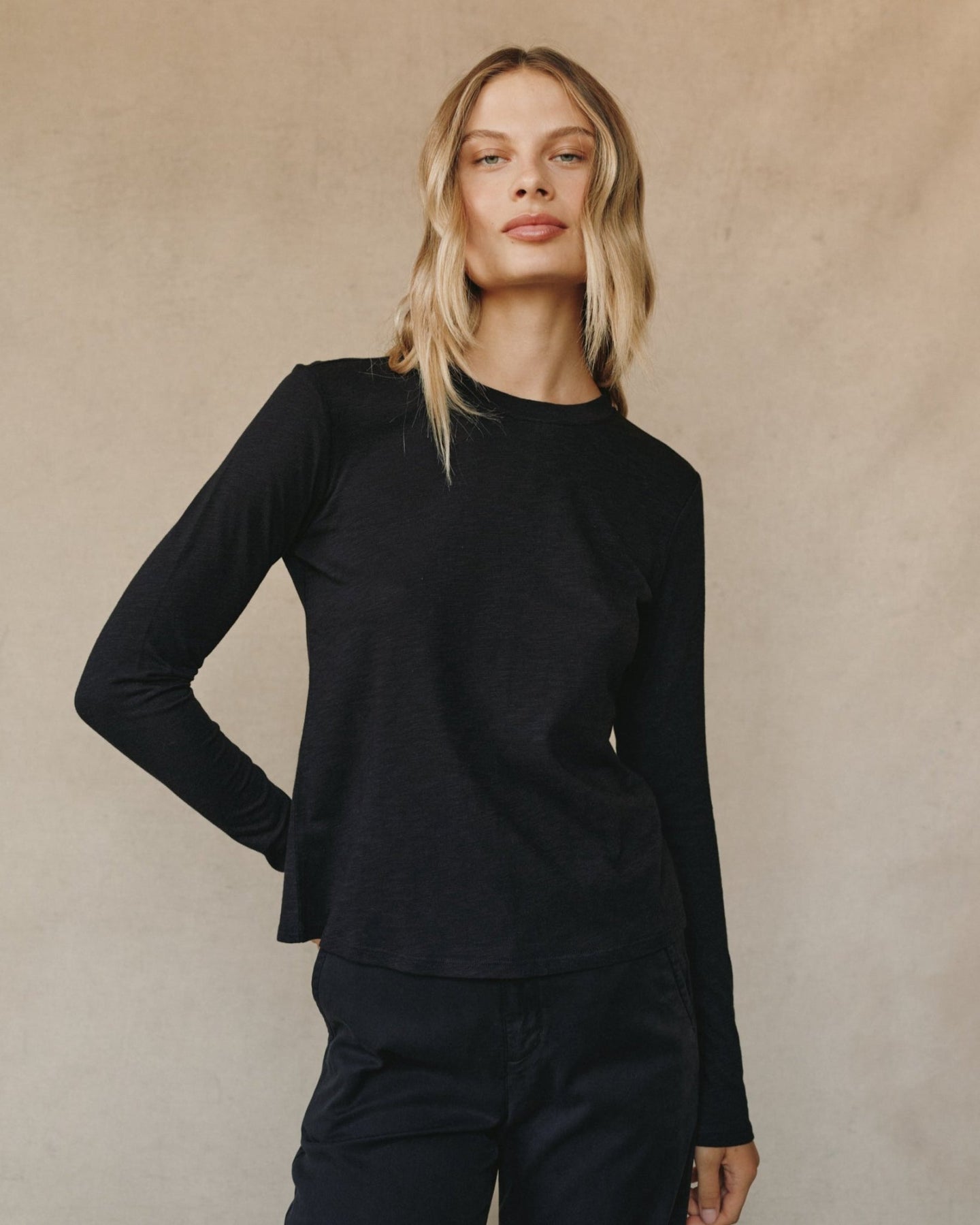 Bella DahlLong Sleeve Crew Tee - BlackTops