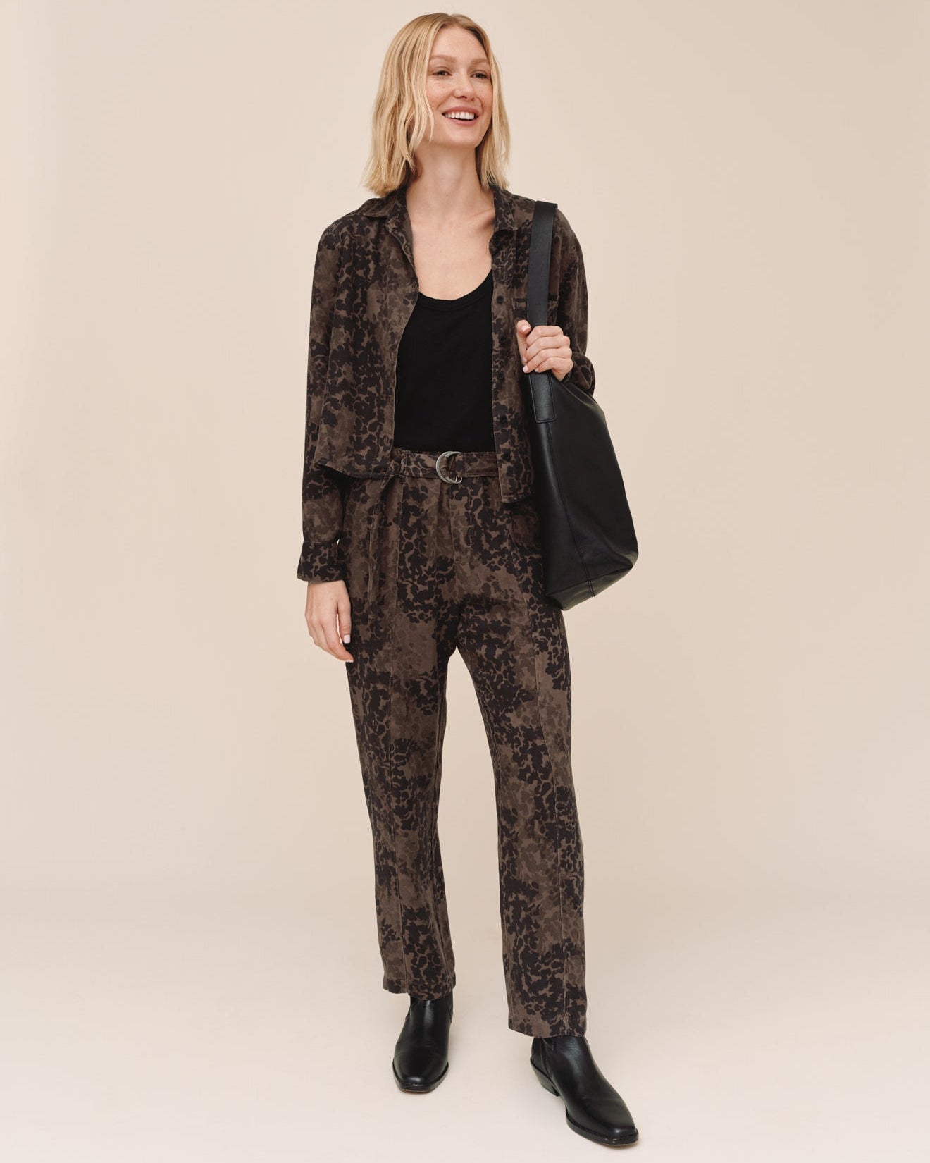 Bella DahlLong Sleeve Crop Pocket Shirt - Ditsy Camo PrintTops