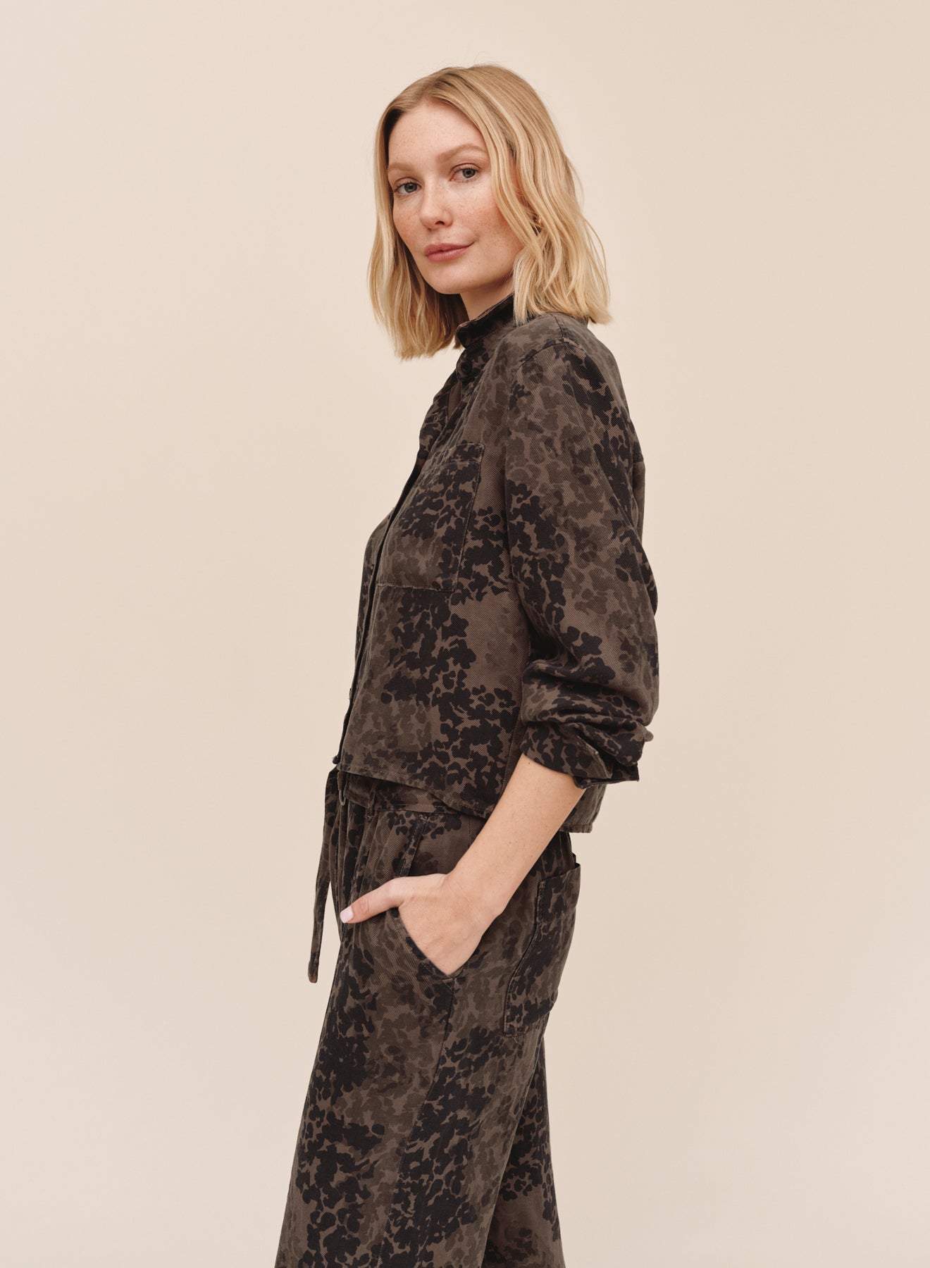 Bella DahlLong Sleeve Crop Pocket Shirt - Ditsy Camo PrintTops
