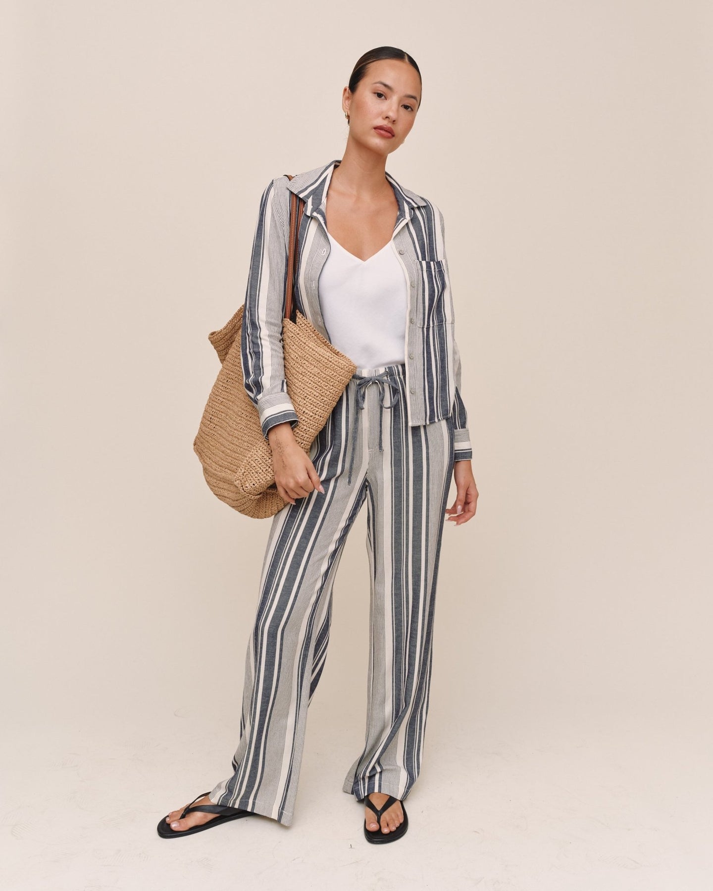 Bella DahlLong Sleeve Crop Pocket Shirt - Worn Navy StripeTops