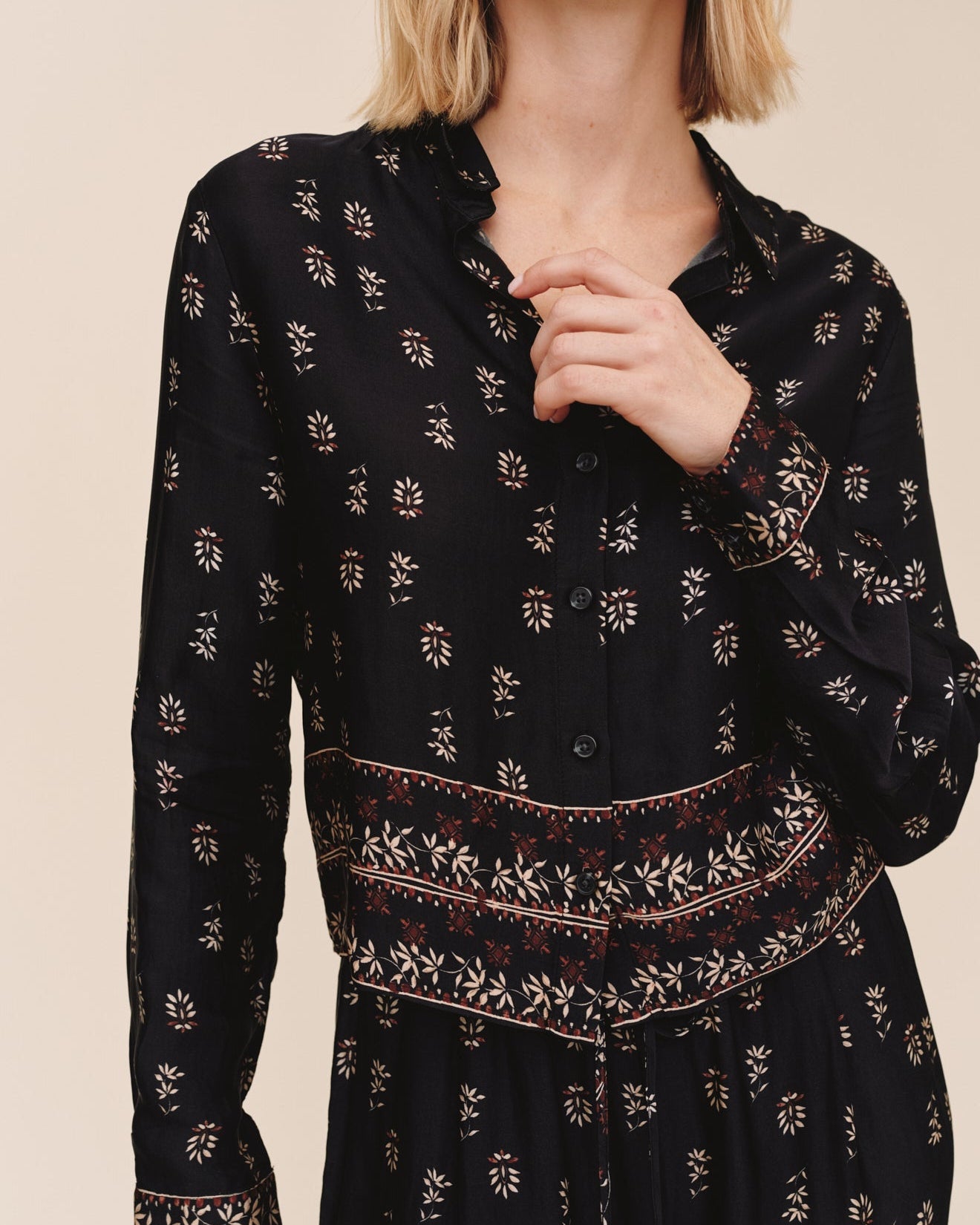 Bella DahlLong Sleeve Crop Shirt - Floral Border PrintTops