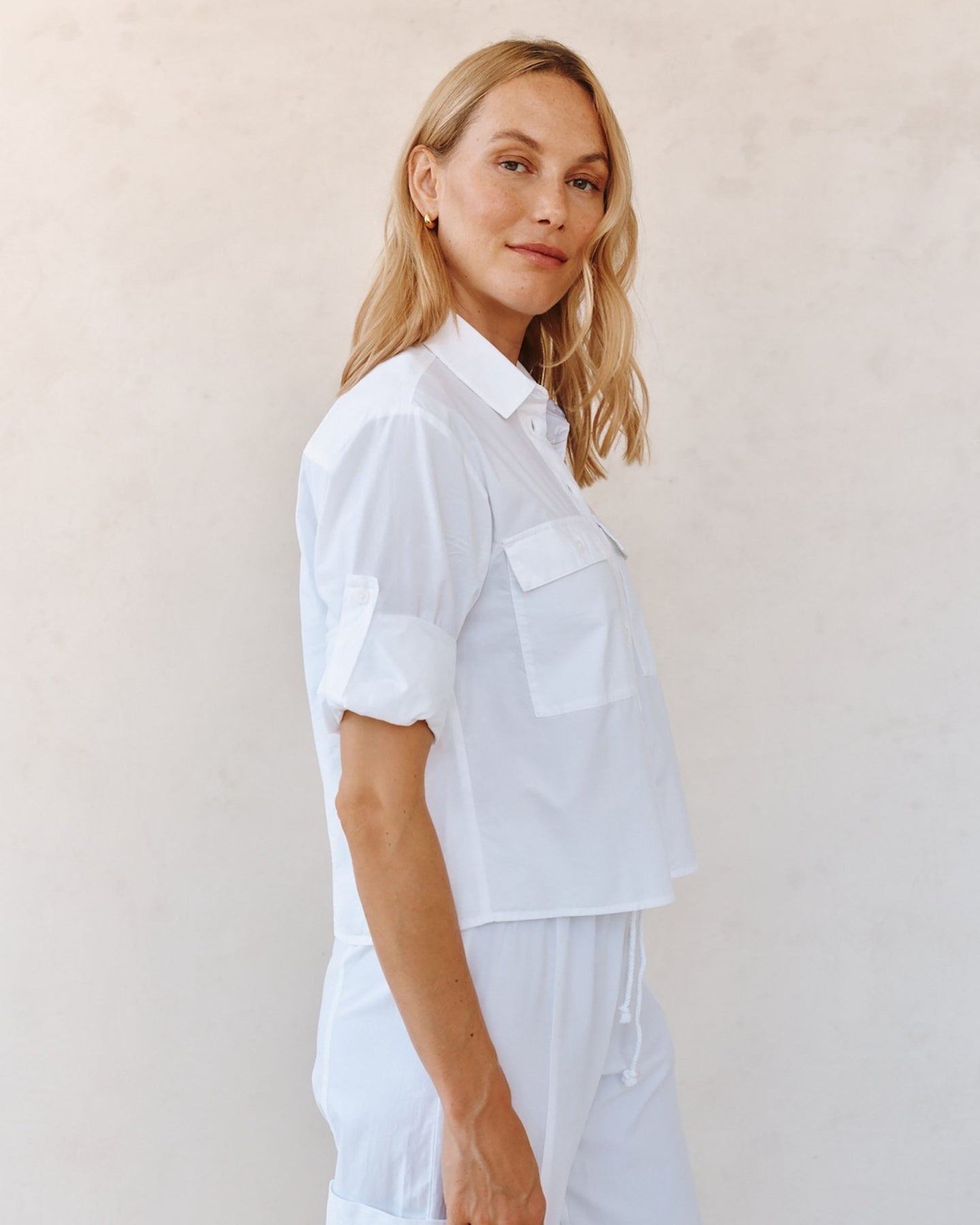 Bella DahlLong Sleeve Crop Utility Shirt - WhiteTops