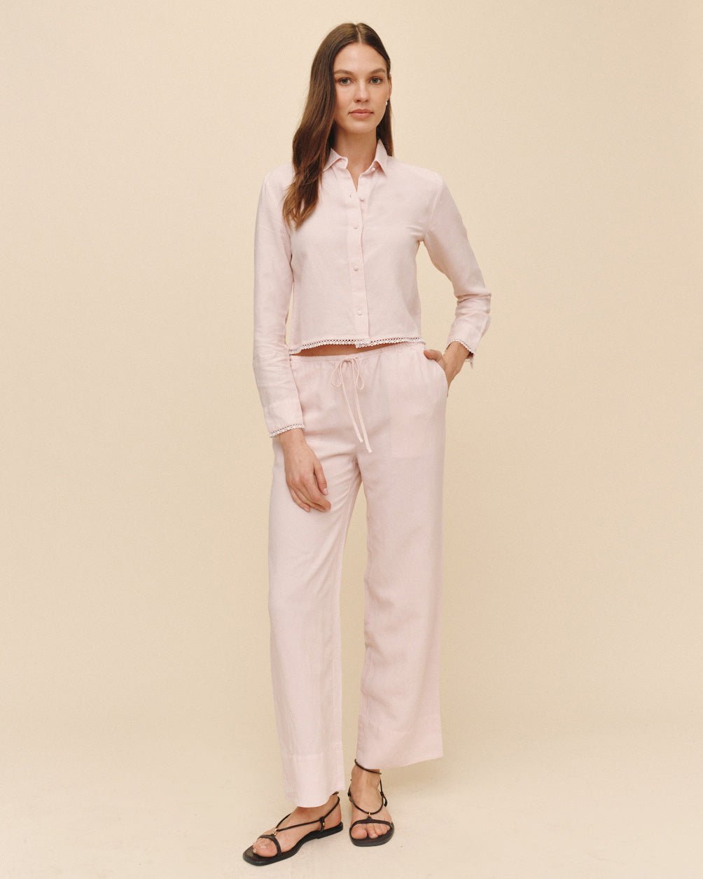 Bella DahlLong Sleeve Cropped Shirt With Trim - Ballet PinkTops