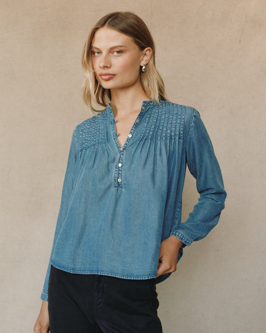 Bella Dahl Long Sleeve Pintuck Pullover - Skyline Spray Wash View 2