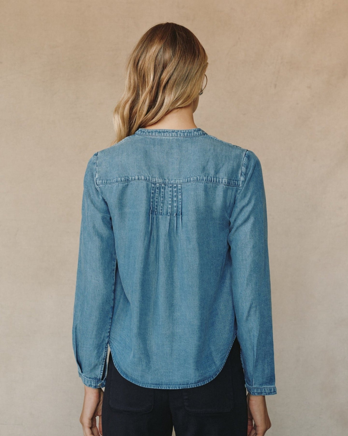 Bella DahlLong Sleeve Pintuck Pullover - Skyline Spray WashTops