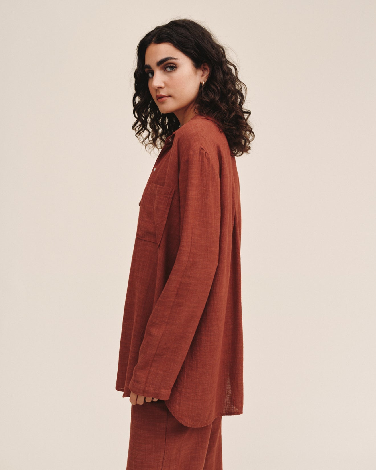 Bella DahlLong Sleeve Pocket Button Down Tunic - Red SandTops