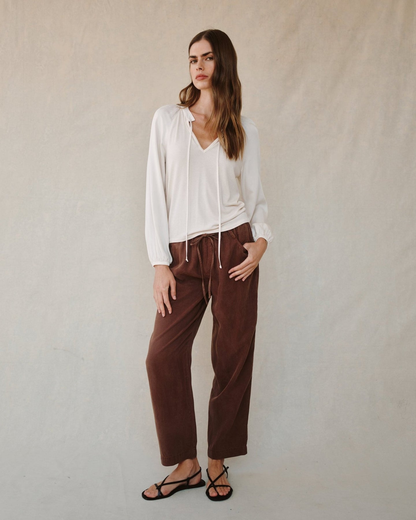 Bella DahlLong Sleeve Raglan Mixed Shirt - Ivory StoneTops