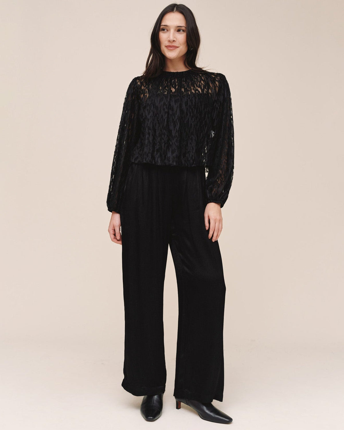 Bella DahlLong Sleeve Shirred Neck Top - BlackTops