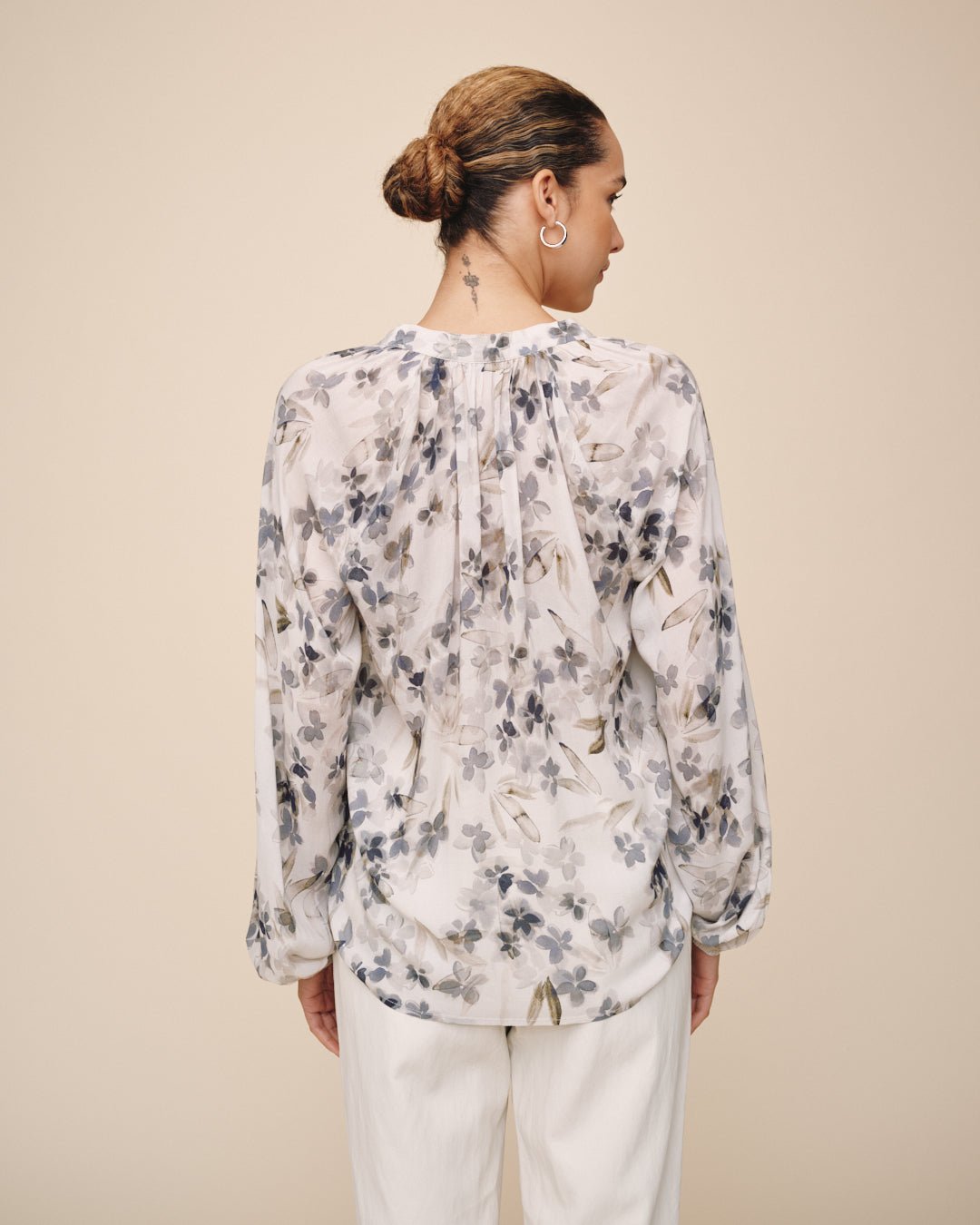 Bella DahlLong Sleeve Shirred Raglan Shirt - Frozen WisteriaTops