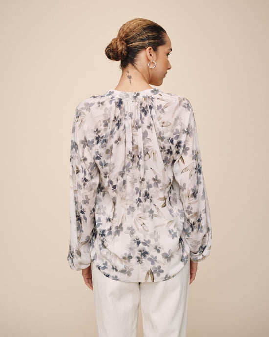 Bella Dahl Long Sleeve Shirred Raglan Shirt - Frozen Wisteria View 2