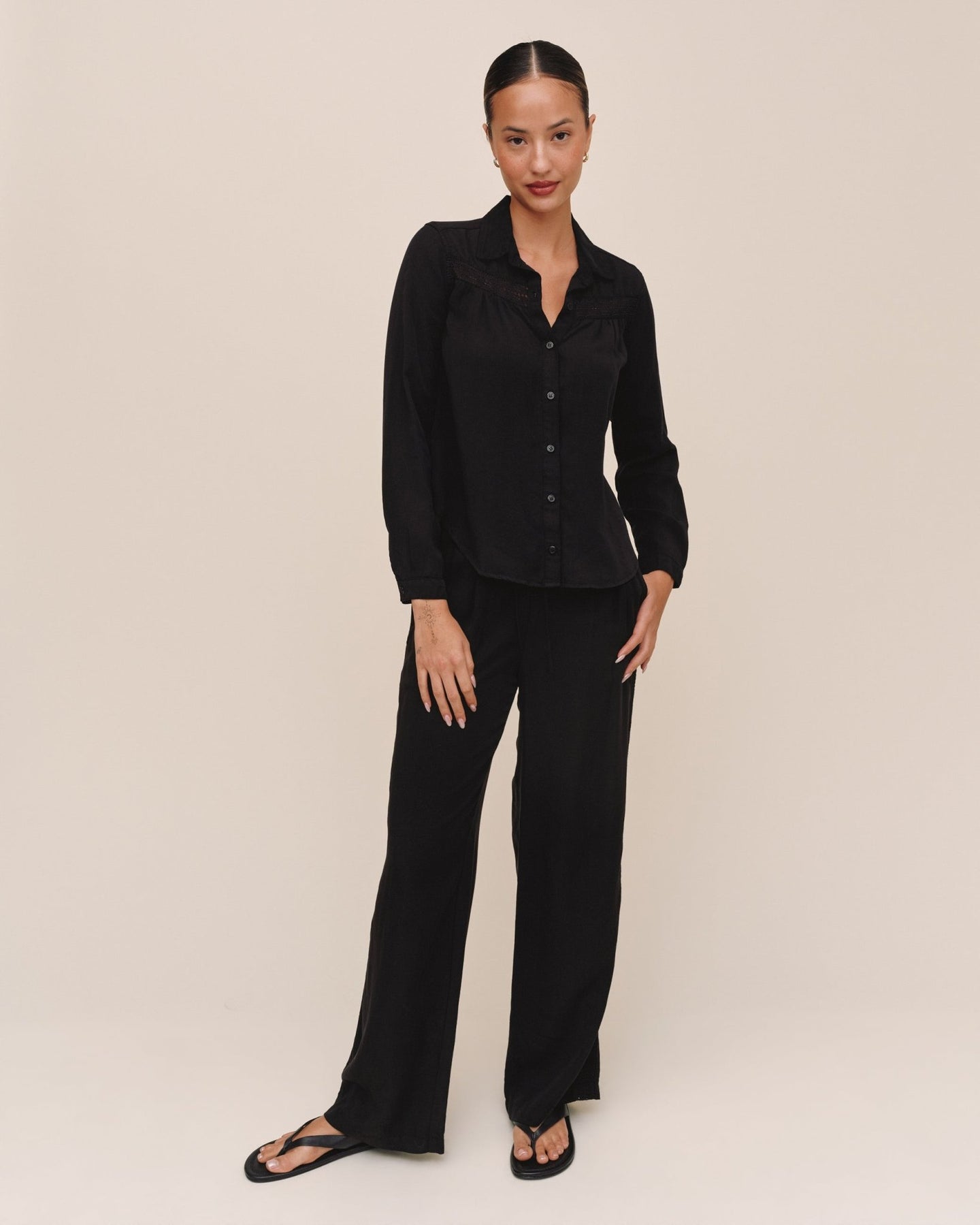 Bella DahlLong Sleeve Shirt With Lace Inset - BlackTops