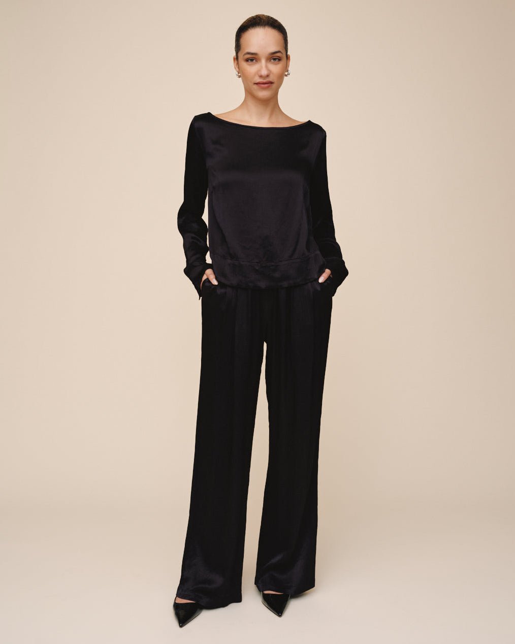 Bella DahlLong Sleeve Split Back Pullover - BlackTops