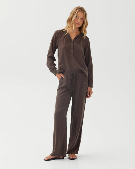 Bella Dahl Long Sleeve Wide Placket Pullover - Dark Chestnut