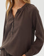 Bella DahlLong Sleeve Wide Placket Pullover - Dark ChestnutTops