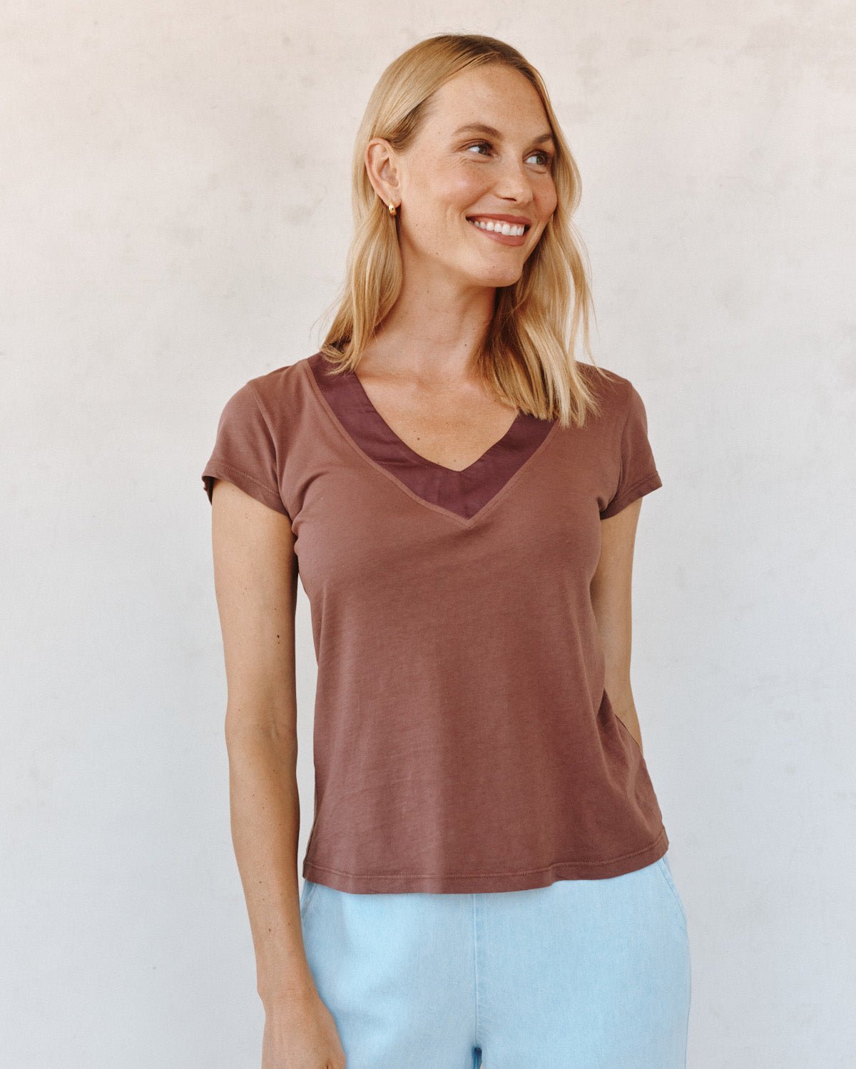 Bella DahlMixed V Neck Tee - Mocha CloudTops