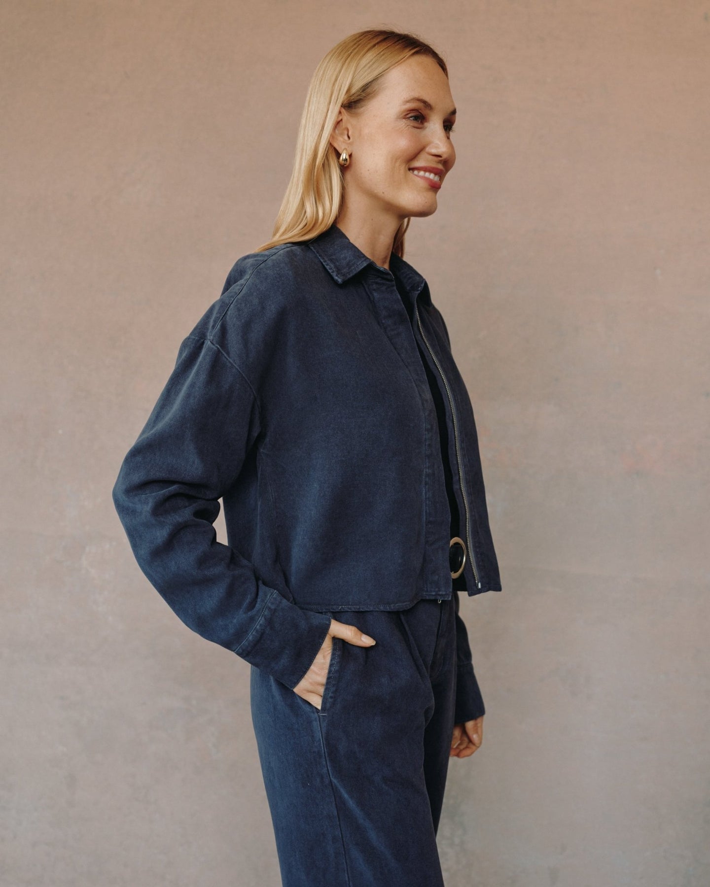 Bella DahlOversized Cropped Shacket - CharcoalCoats & Jackets