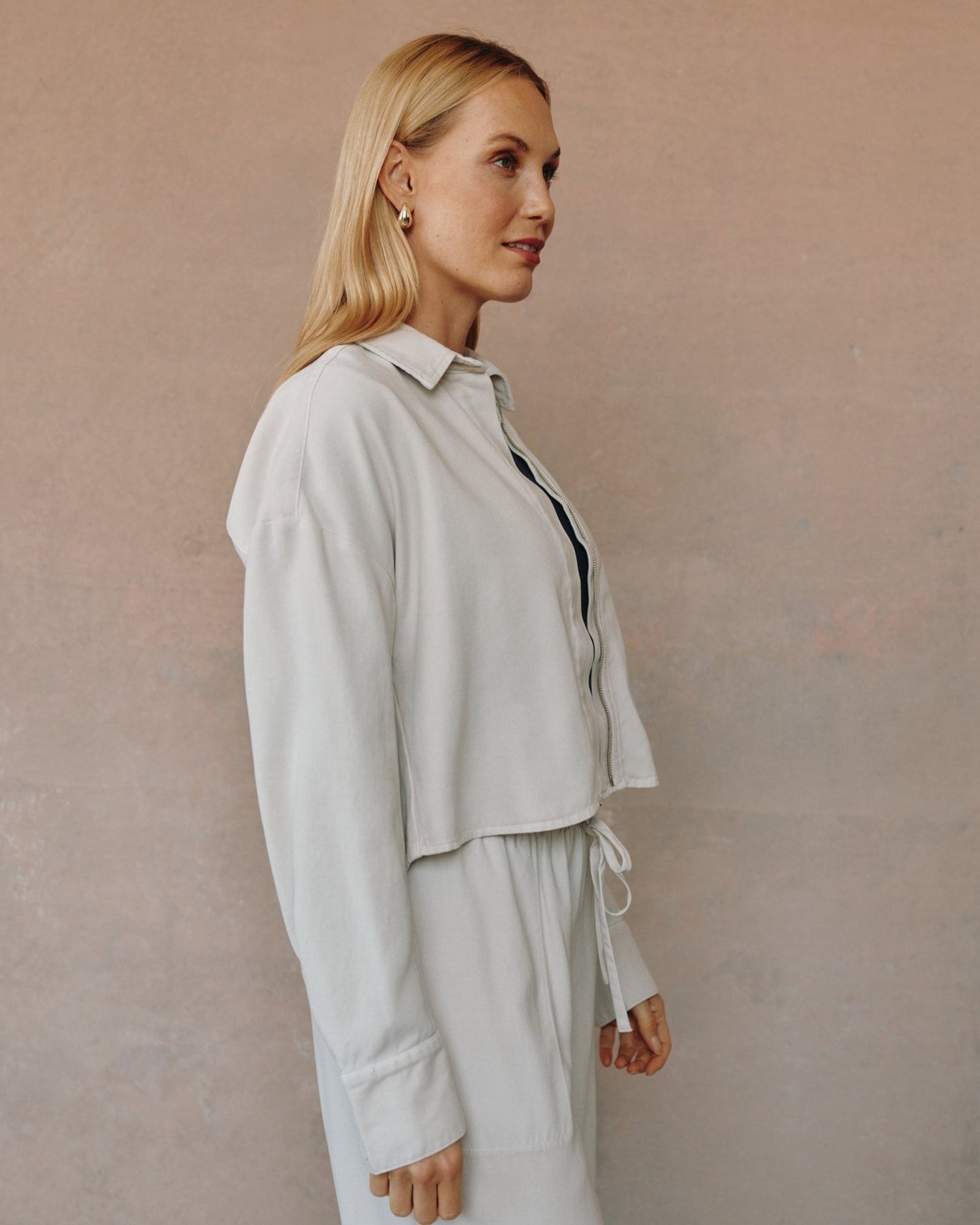 Bella DahlOversized Cropped Shacket - Ivory SmokeCoats & Jackets