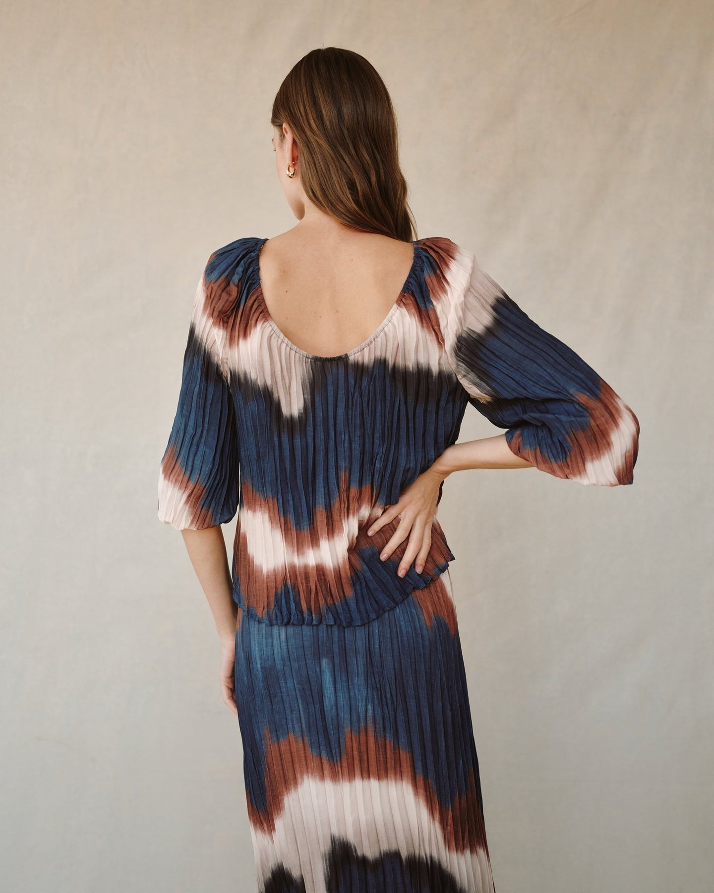 Bella DahlPleated 3/4 Bubble Sleeve Blouse - Midnight Tides PrintTops