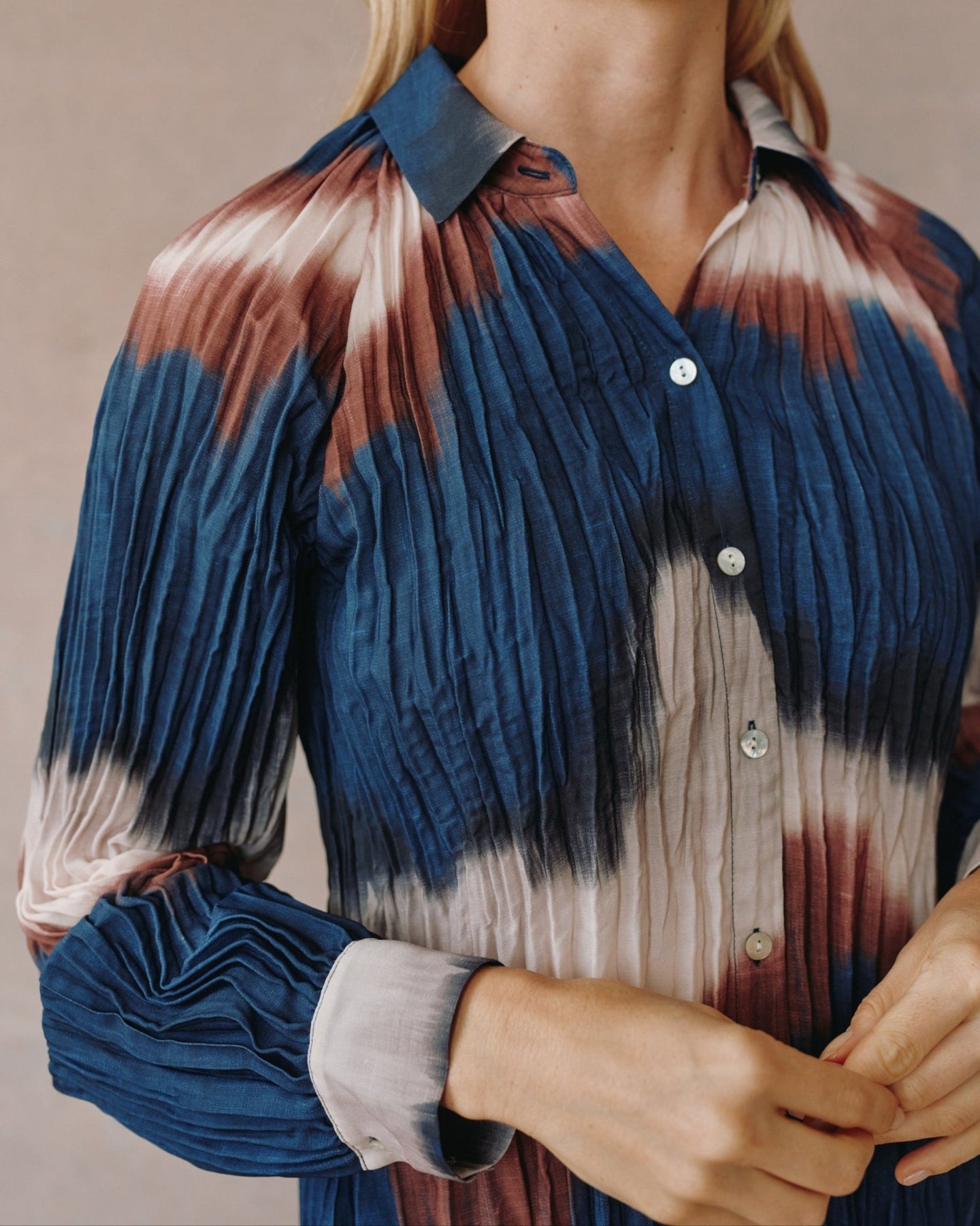 Bella DahlPleated Raglan Sleeve Shirt - Midnight Tides PrintTops