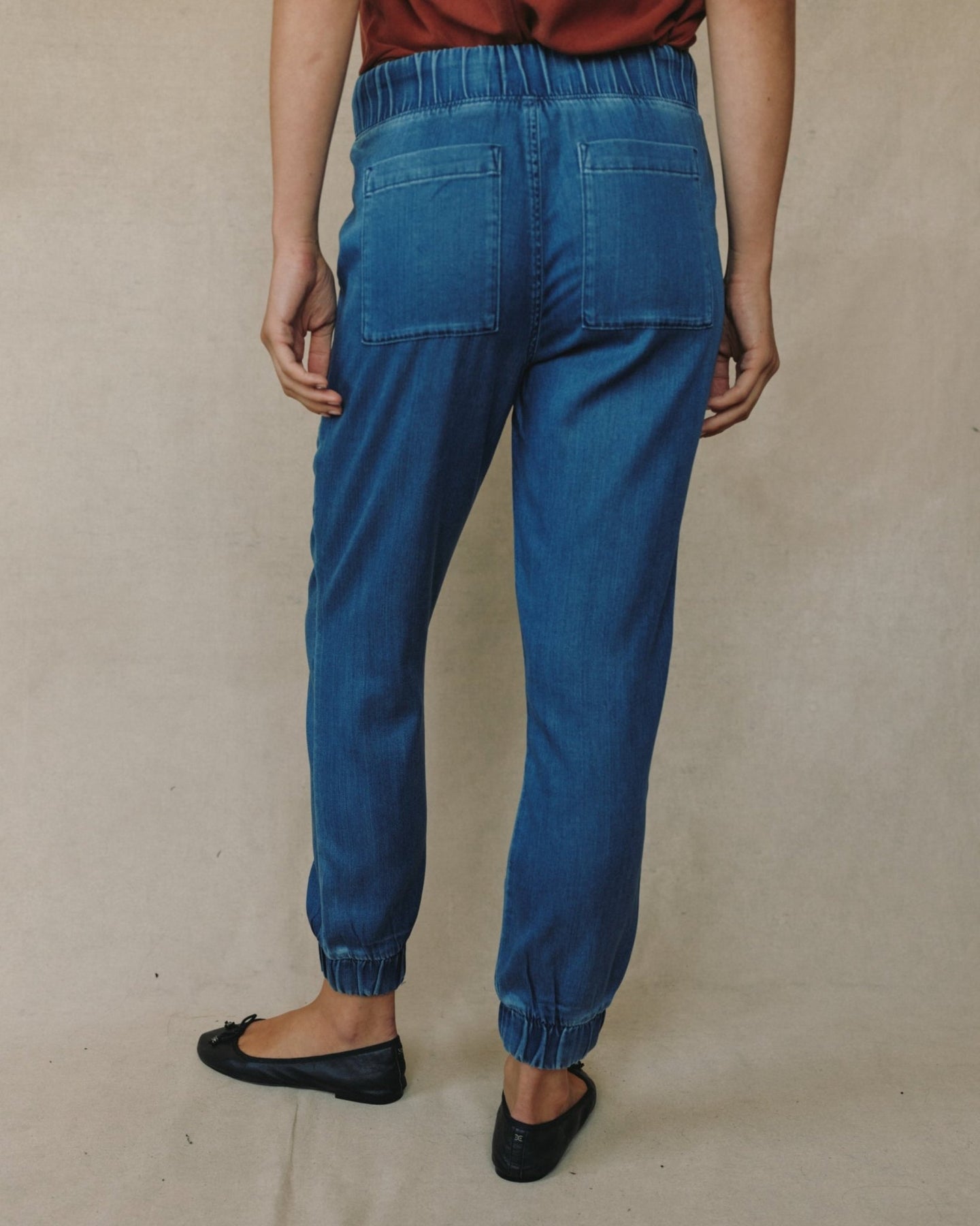 Bella DahlPocket Jogger - Indigo Spray WashJoggers