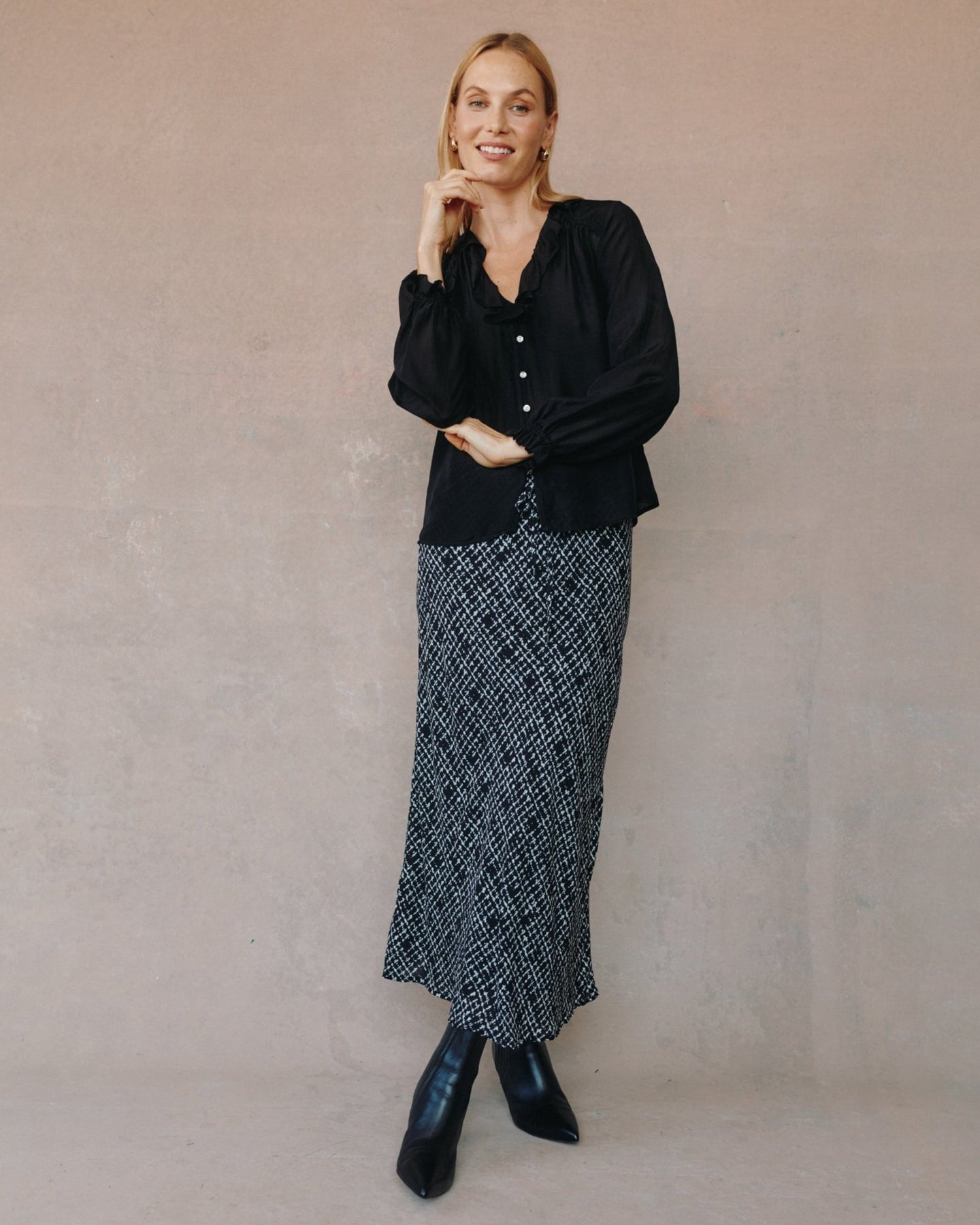 Bella DahlRaglan Ruffle Blouse - BlackTops