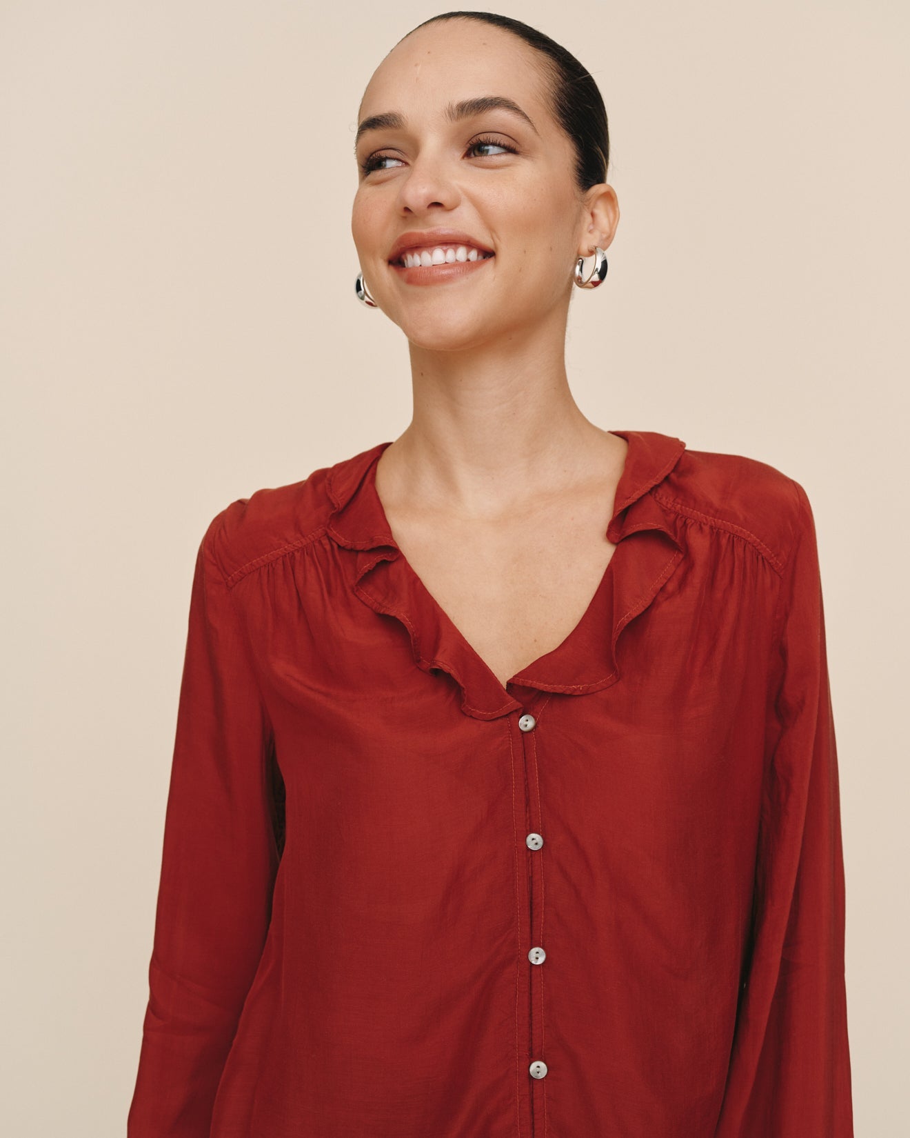 Bella DahlRaglan Ruffle Blouse - Warm BrandyTops