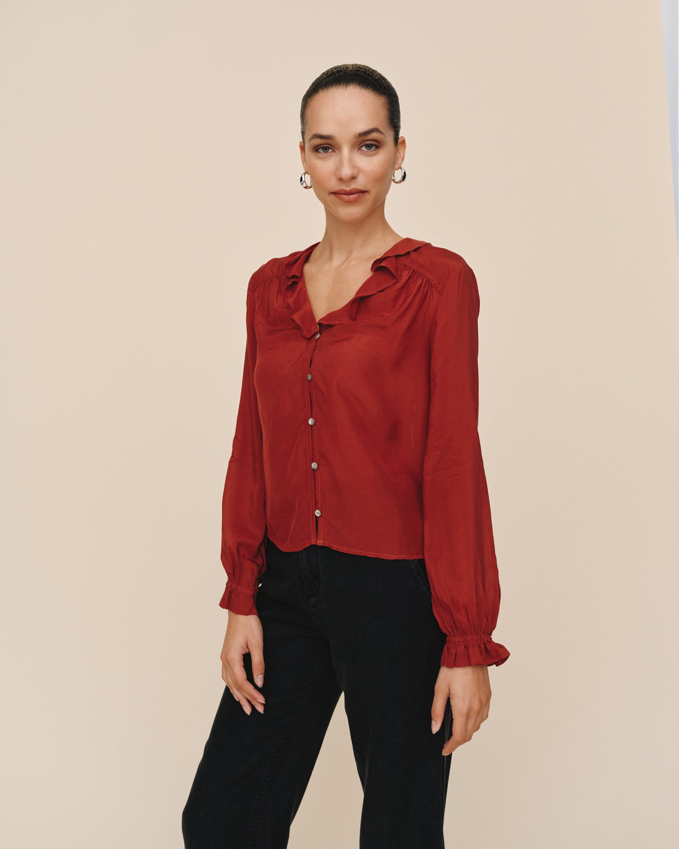 Bella DahlRaglan Ruffle Blouse - Warm BrandyTops