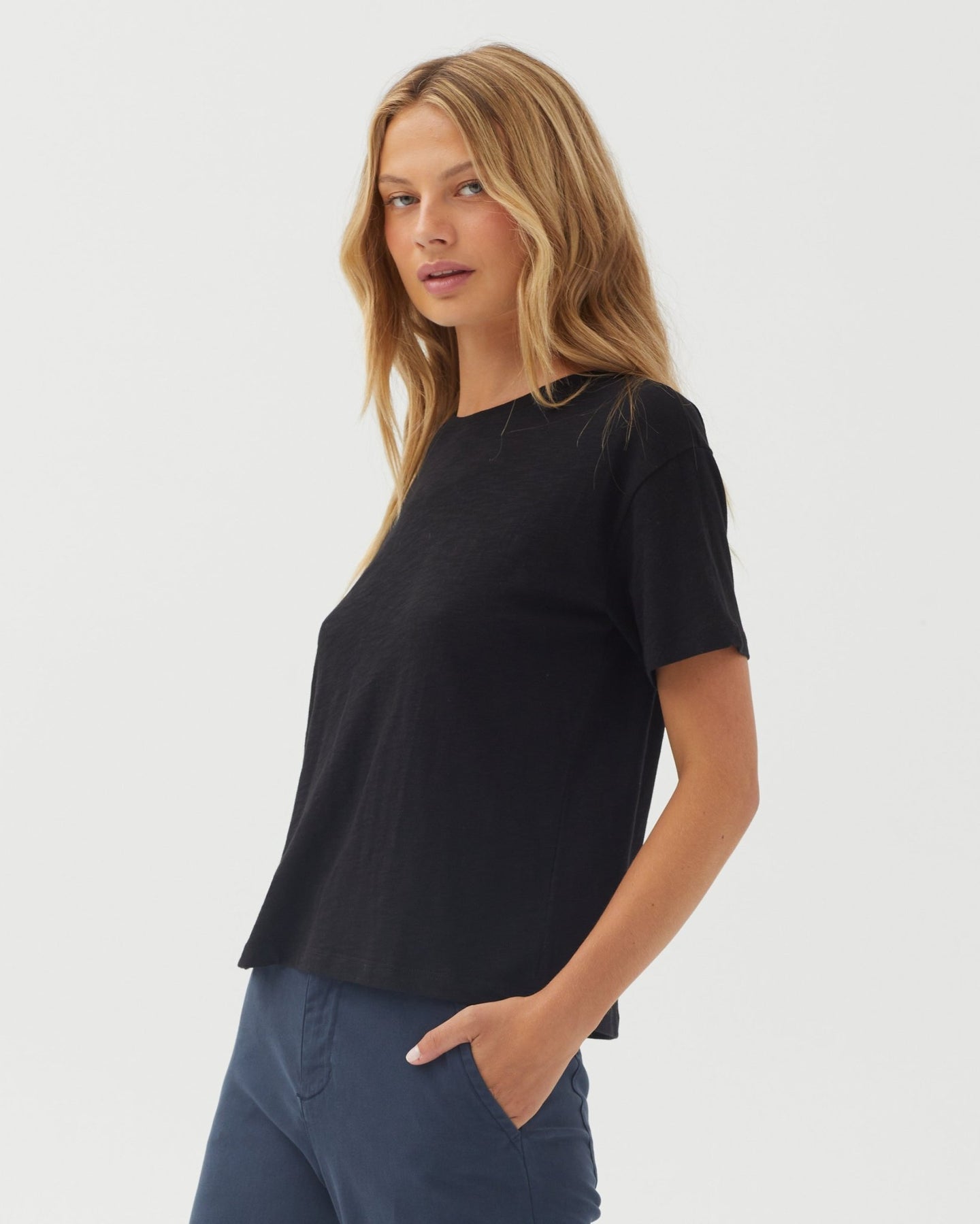 Bella DahlRelaxed Crew Neck Tee - BlackTops