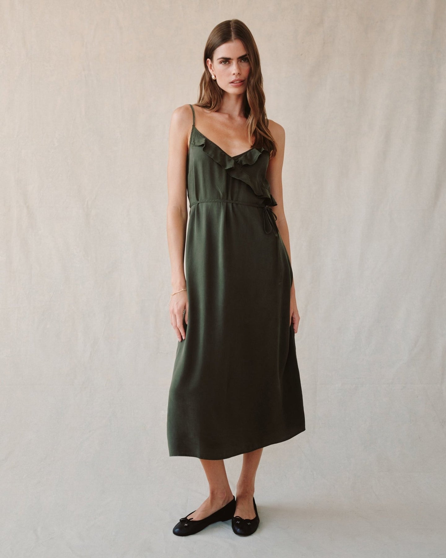 Bella DahlRuffle Cami Midi Dress - Forest ArmyDresses