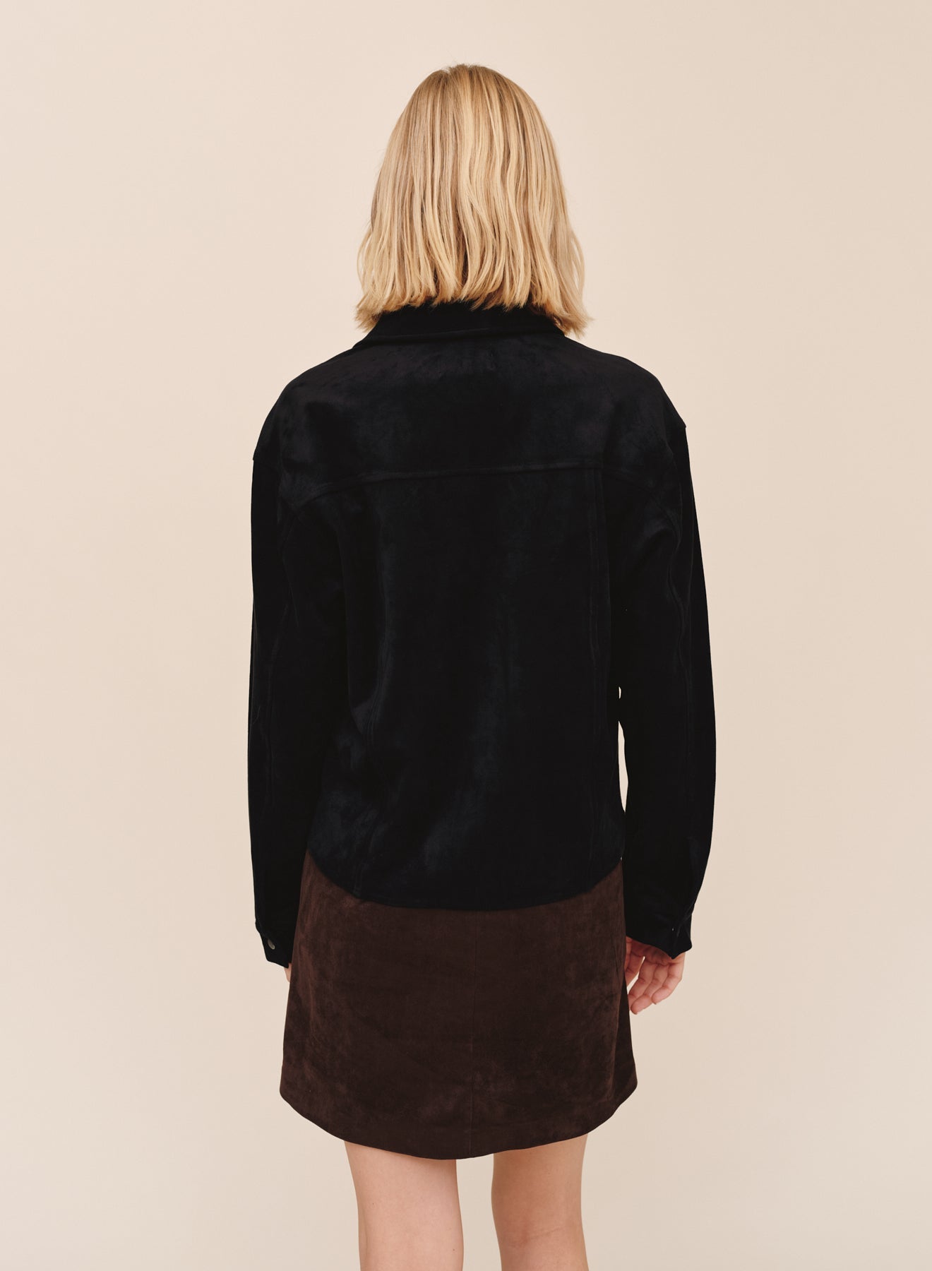 Bella DahlSeamed Pocket Shacket - BlackCoats & Jackets