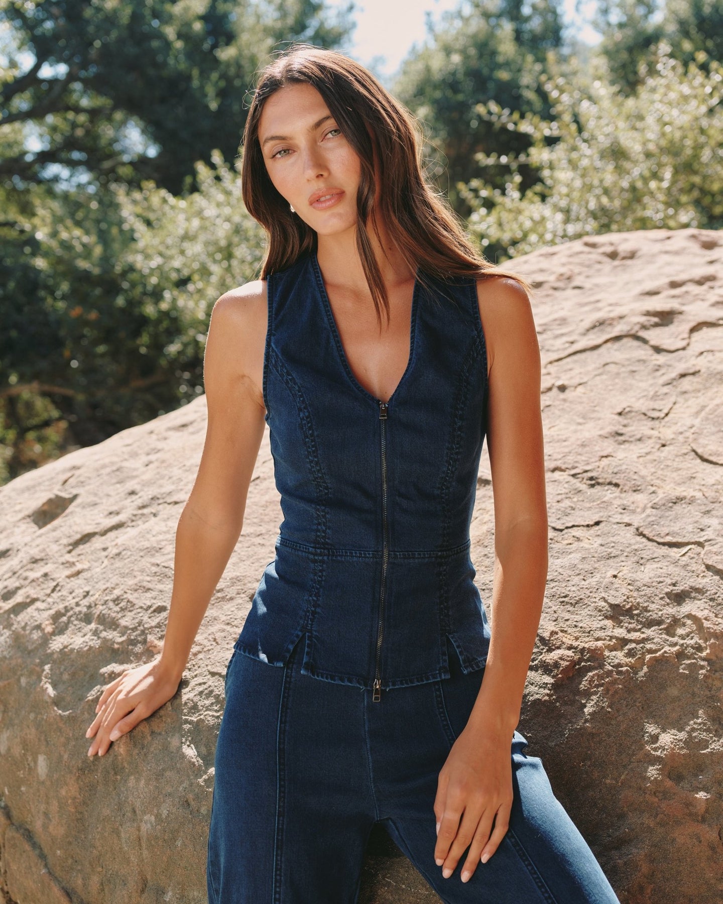 Bella DahlSeamed Zip Vest - Midnight Artic WashTops