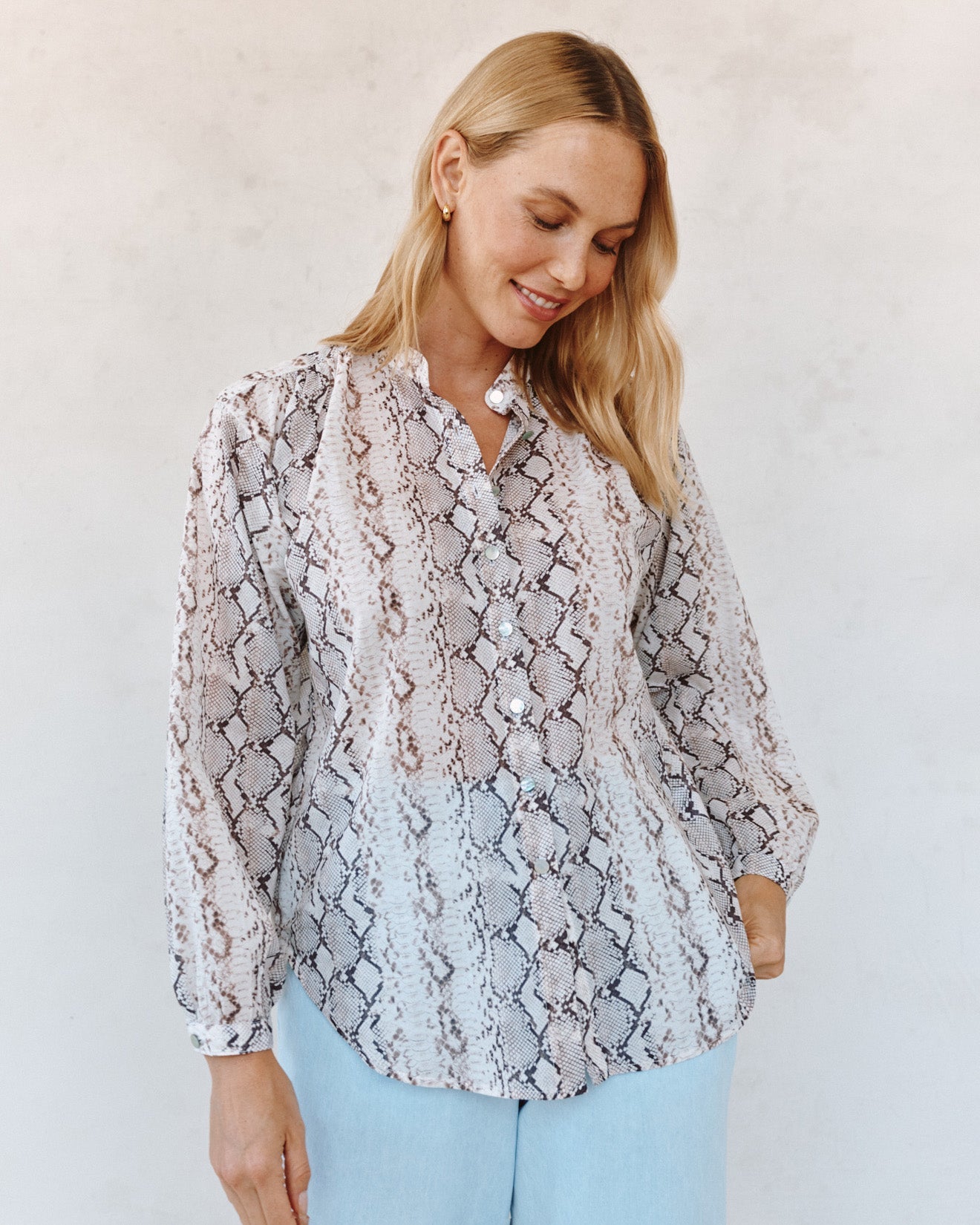 Bella DahlShirred Mandarin Collar Shirt - Blush Snake PrintTops