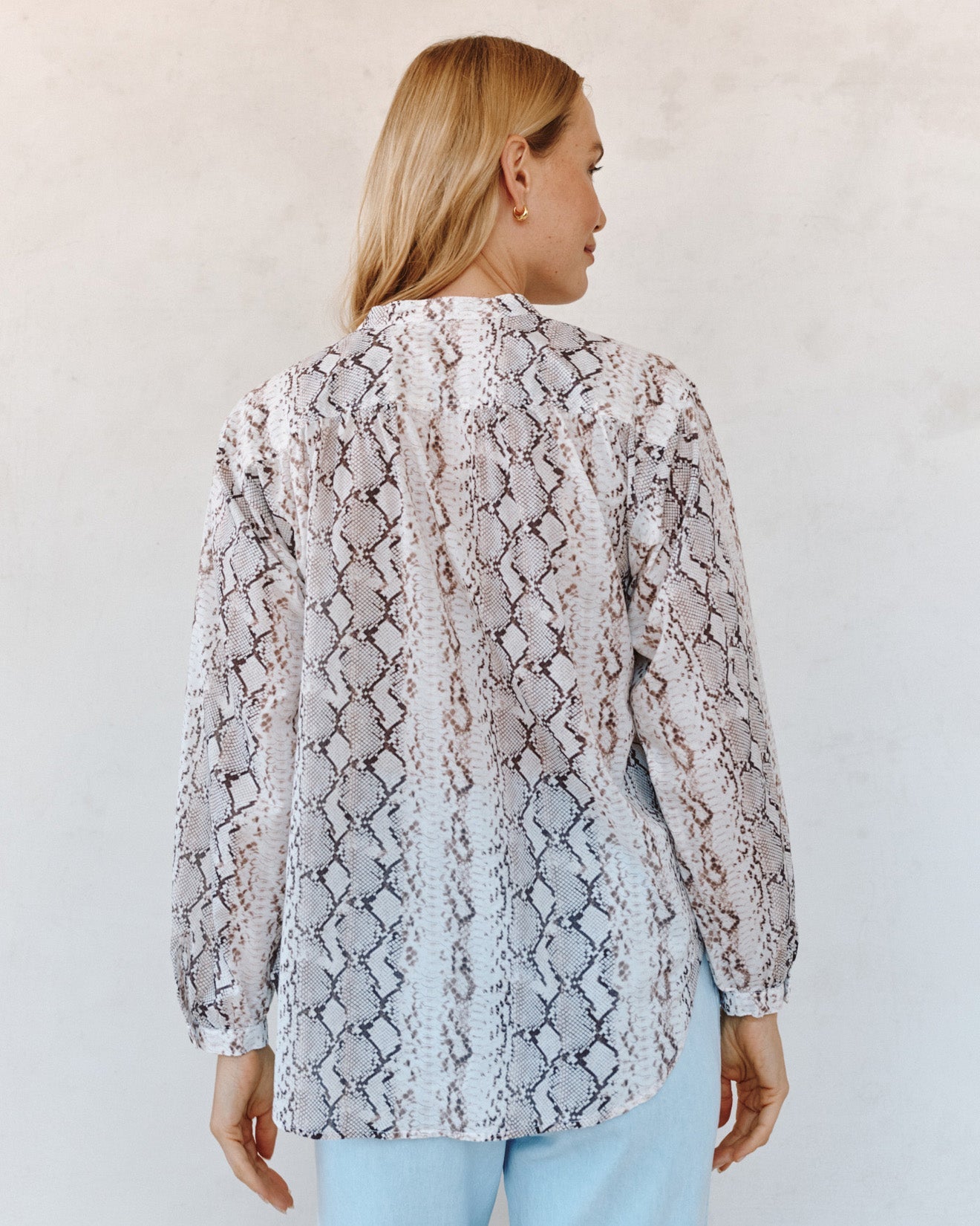 Bella DahlShirred Mandarin Collar Shirt - Blush Snake PrintTops