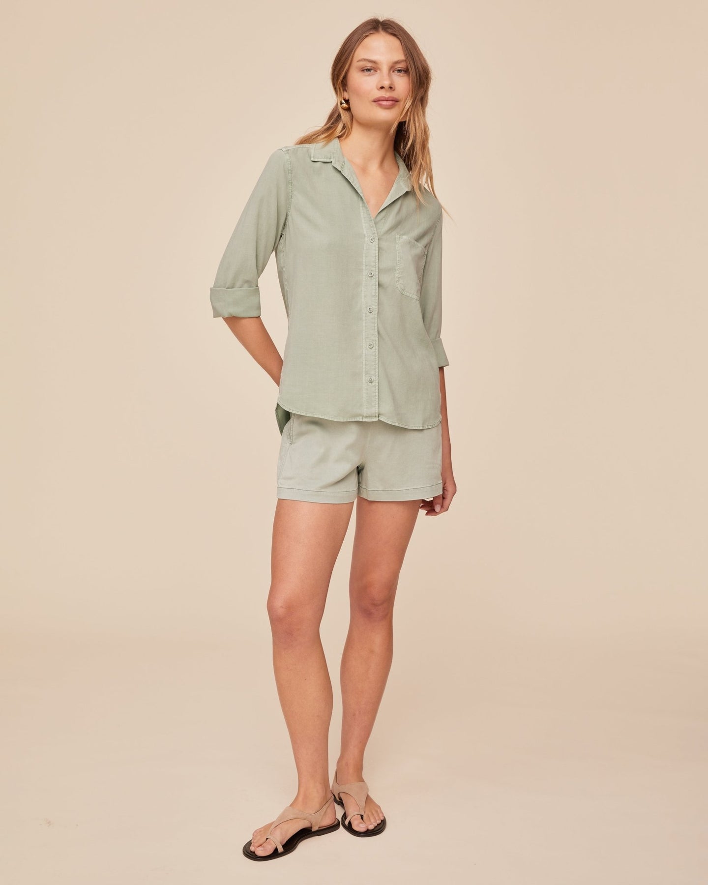 Bella DahlShirt Tail Button Down - Oasis GreenTops