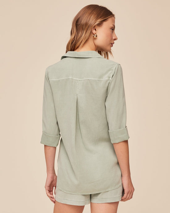 Bella Dahl Shirt Tail Button Down - Oasis Green View 2