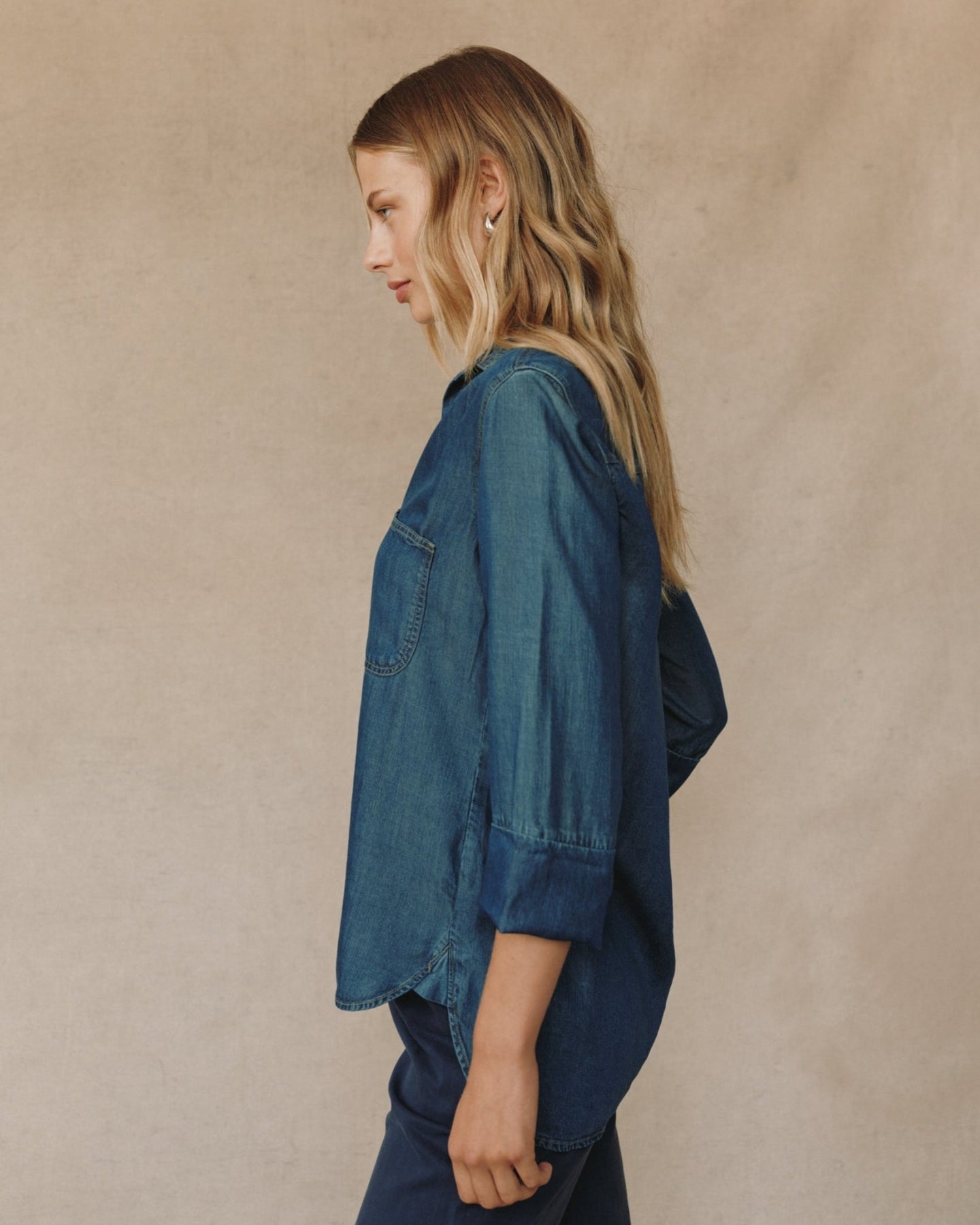 Bella DahlShirt Tail Button Down - Twilight Rinse WashTops