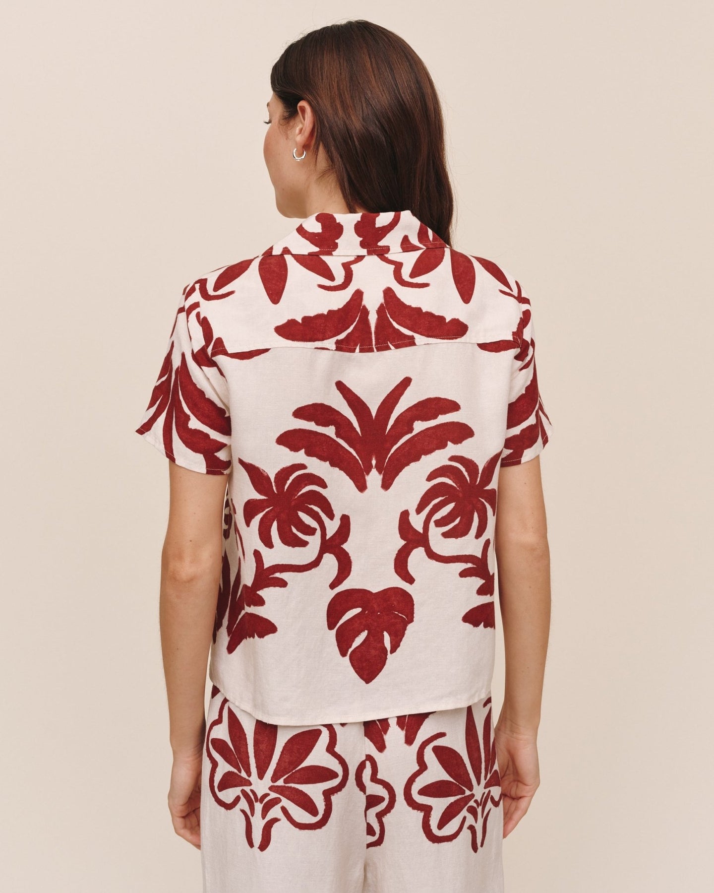 Bella DahlShort Sleeve Camp Shirt - Island Damask PrintTops