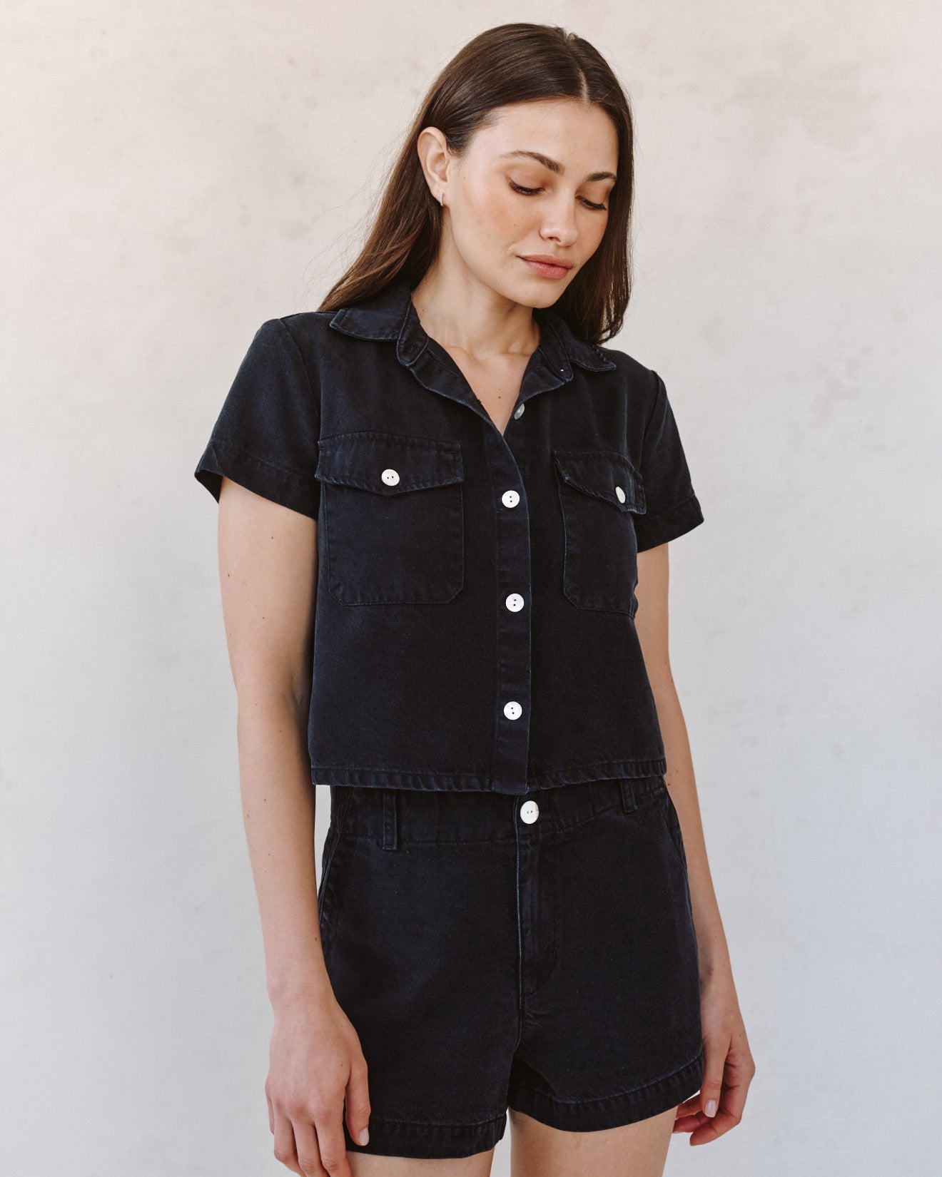 Bella DahlShort Sleeve Flap Pocket Shirt - Antique Black WashTops