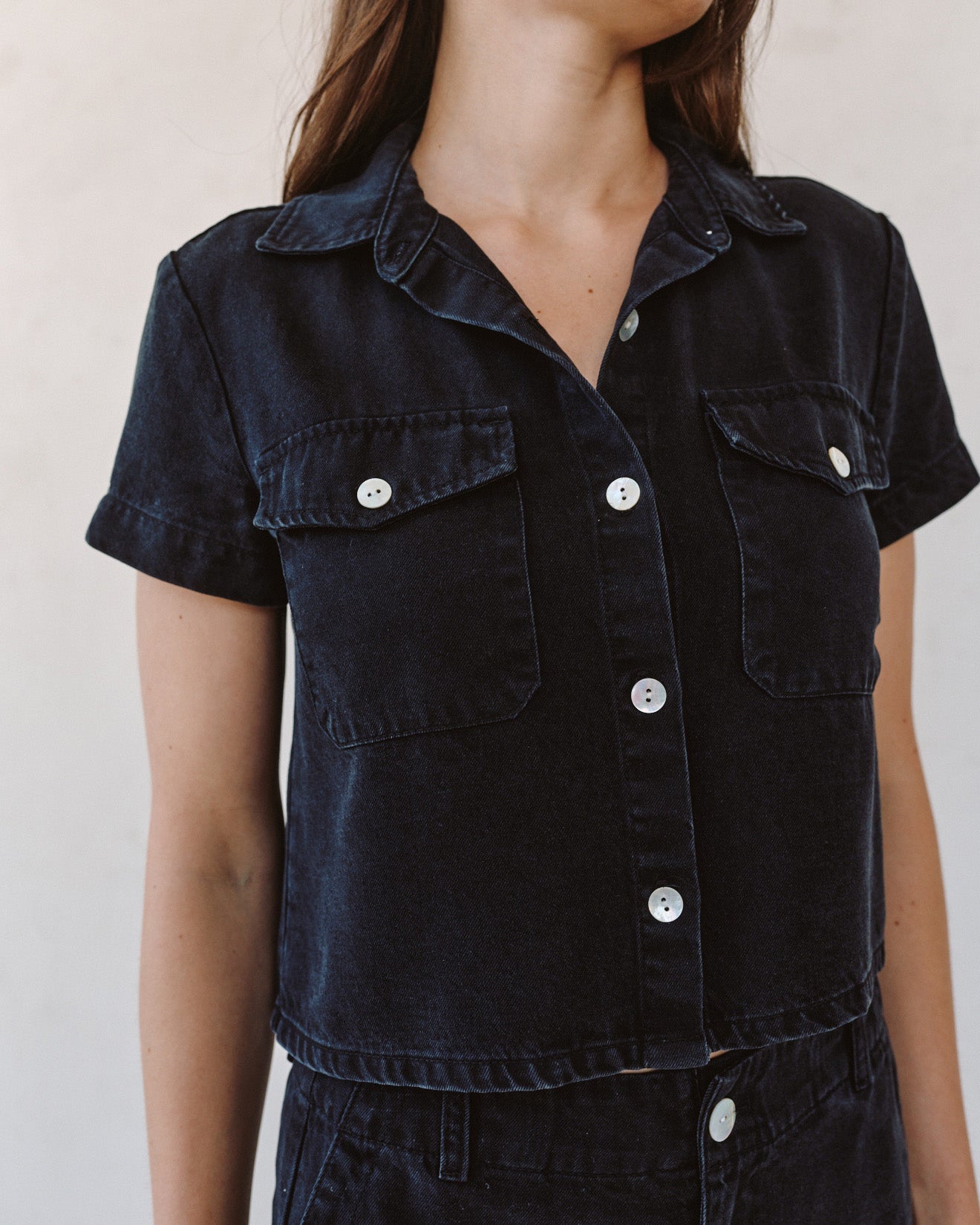 Bella DahlShort Sleeve Flap Pocket Shirt - Antique Black WashTops