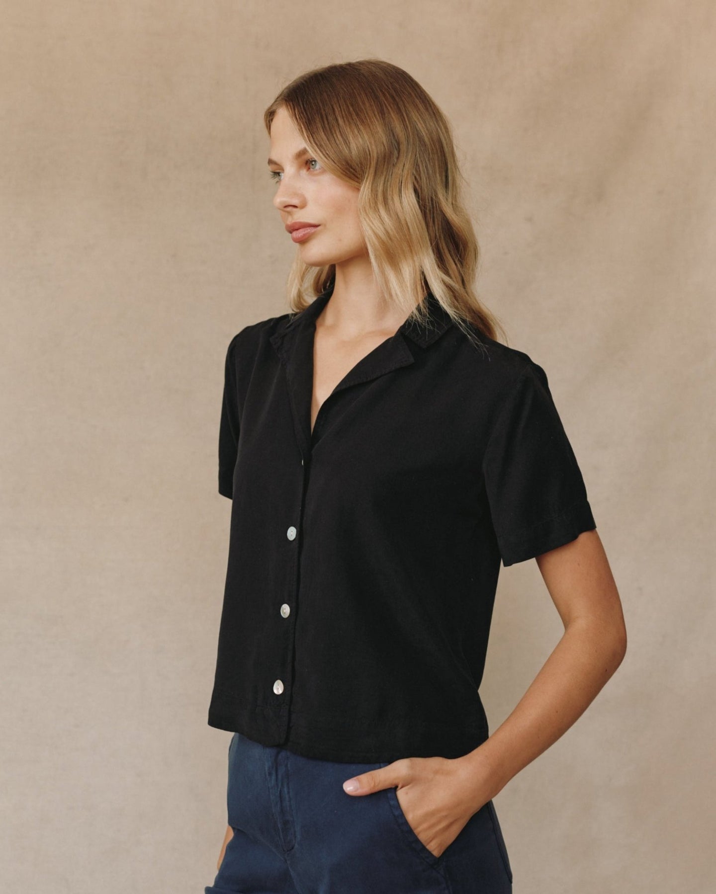 Bella DahlShort Sleeve Flowy Button Down - BlackTops