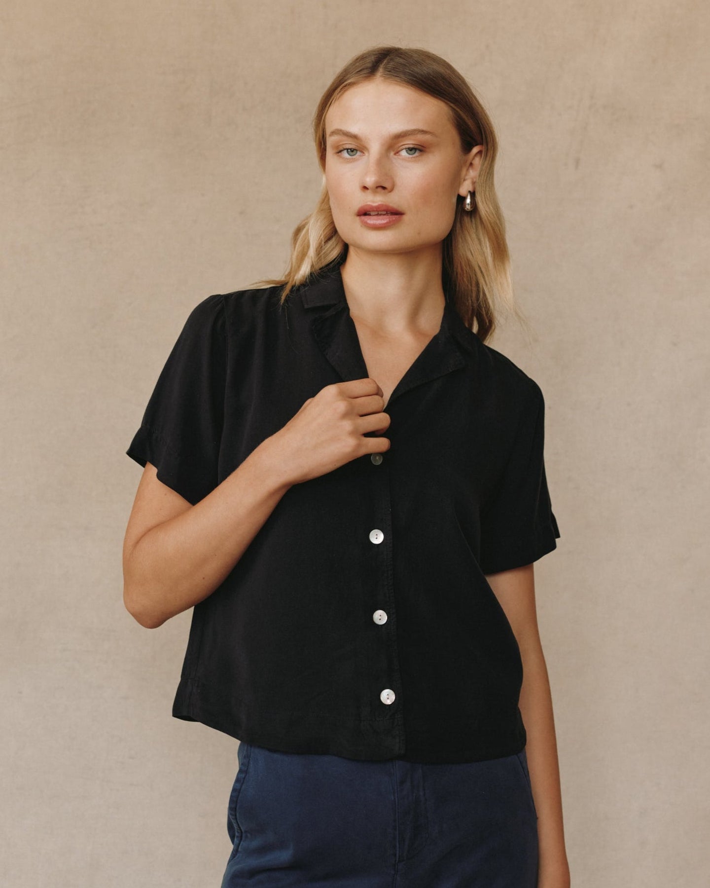 Bella DahlShort Sleeve Flowy Button Down - BlackTops
