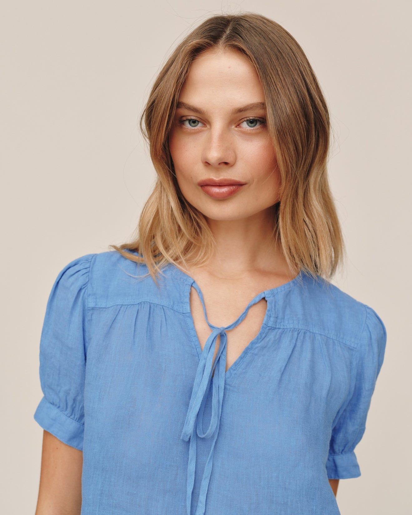 Bella DahlShort Sleeve Flowy Pullover Top - Ocean BlueTops