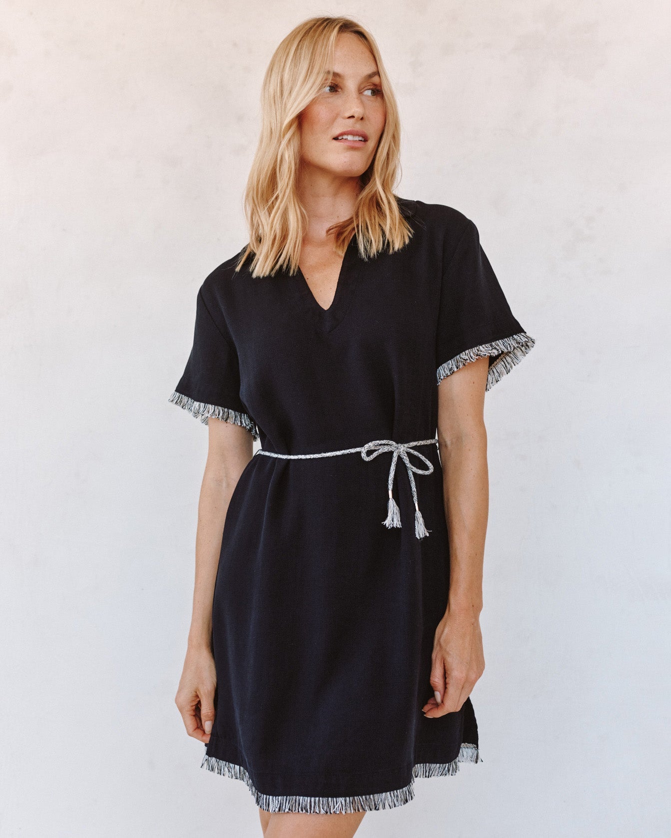 black short sleeve mini dress Vestido Mini Con Mangas Set The Bar Short - Negro